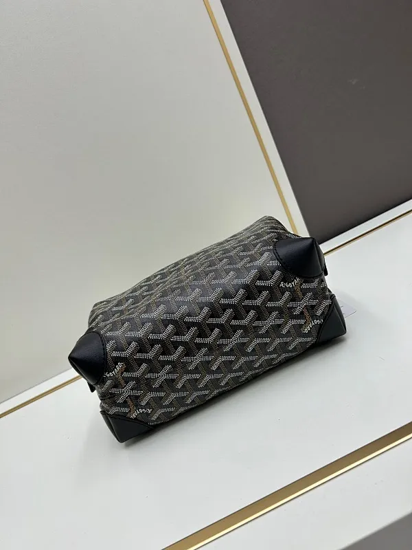 All Categories Official Website "Brand Women's Bags" Women's Bags 💙GOYARD 2024 Official Website New GOYARD Toiletries Bag