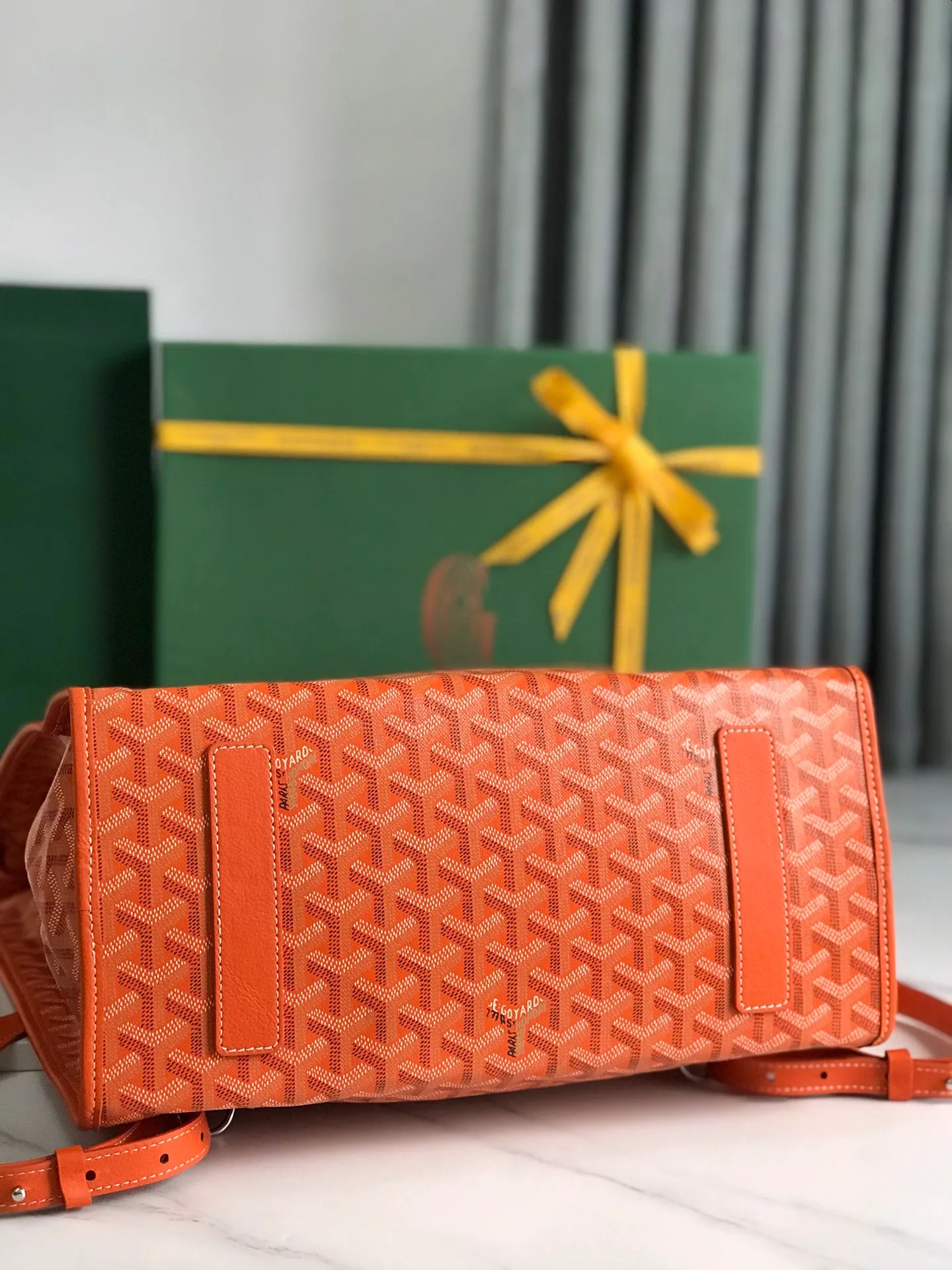 720❤️Goyard Saint Leger folding backpack The Saint Leger bag follows Goyard's consistent principles of modular design and functionality. It has a large internal space and is equipped with a detachable and adjustable shoulder strap. It can be cleverly converted into a briefcase or backpack. It is an indispensable and excellent companion for daily travel❤️ Size: 33*35*16cm 🔎: 020318/020191