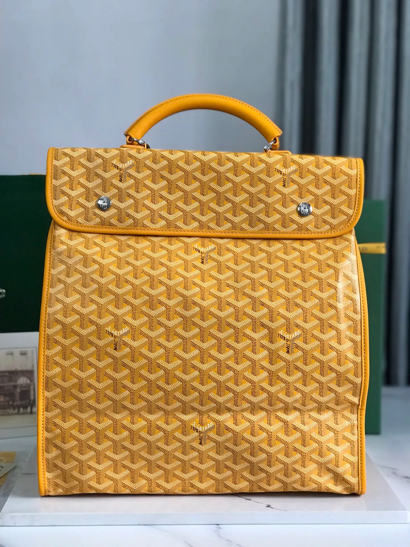 720❤️Goyard Saint Leger folding backpack The Saint Leger bag follows Goyard's consistent principles of modular design and functionality. It has a large internal space and is equipped with a detachable and adjustable shoulder strap. It can be cleverly converted into a briefcase or backpack. It is an indispensable and excellent companion for daily travel❤️ Size: 33*35*16cm 🔎: 020318/020191