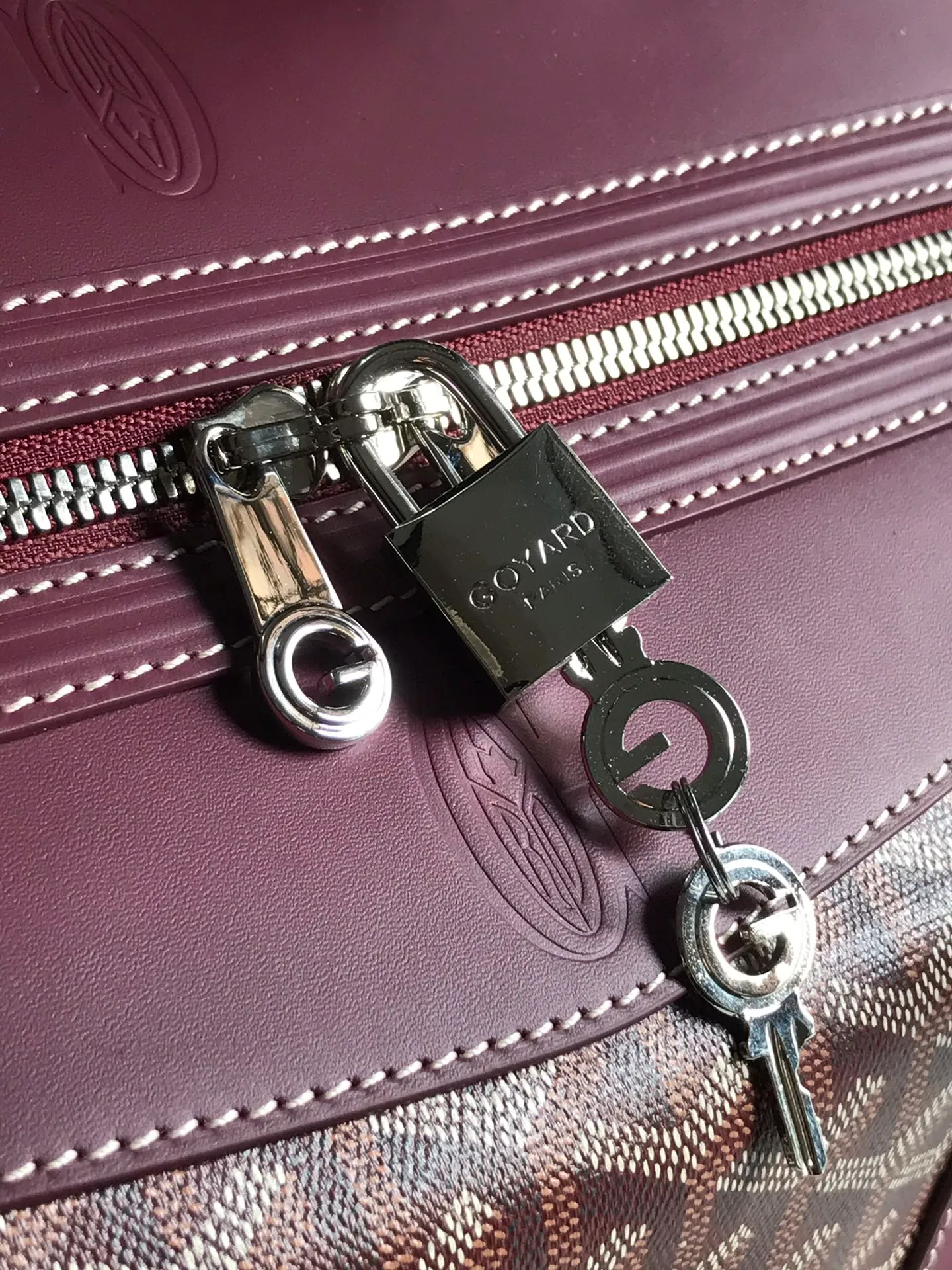 1280💝Boeing travel bag (length 55cm) is ideal for those who carry many items. It can be used in the cabin or as a luggage bag. The extra large capacity can hold all kinds of winter clothes, shoes, cosmetic bags... The handles made of first-layer cowhide ensure comfort when carrying, and the length is adjustable. Opening the side wings on both sides of the opening can increase the capacity. (Delivery tag) Size: 55cm x 32cm x 22cm 🔎020156