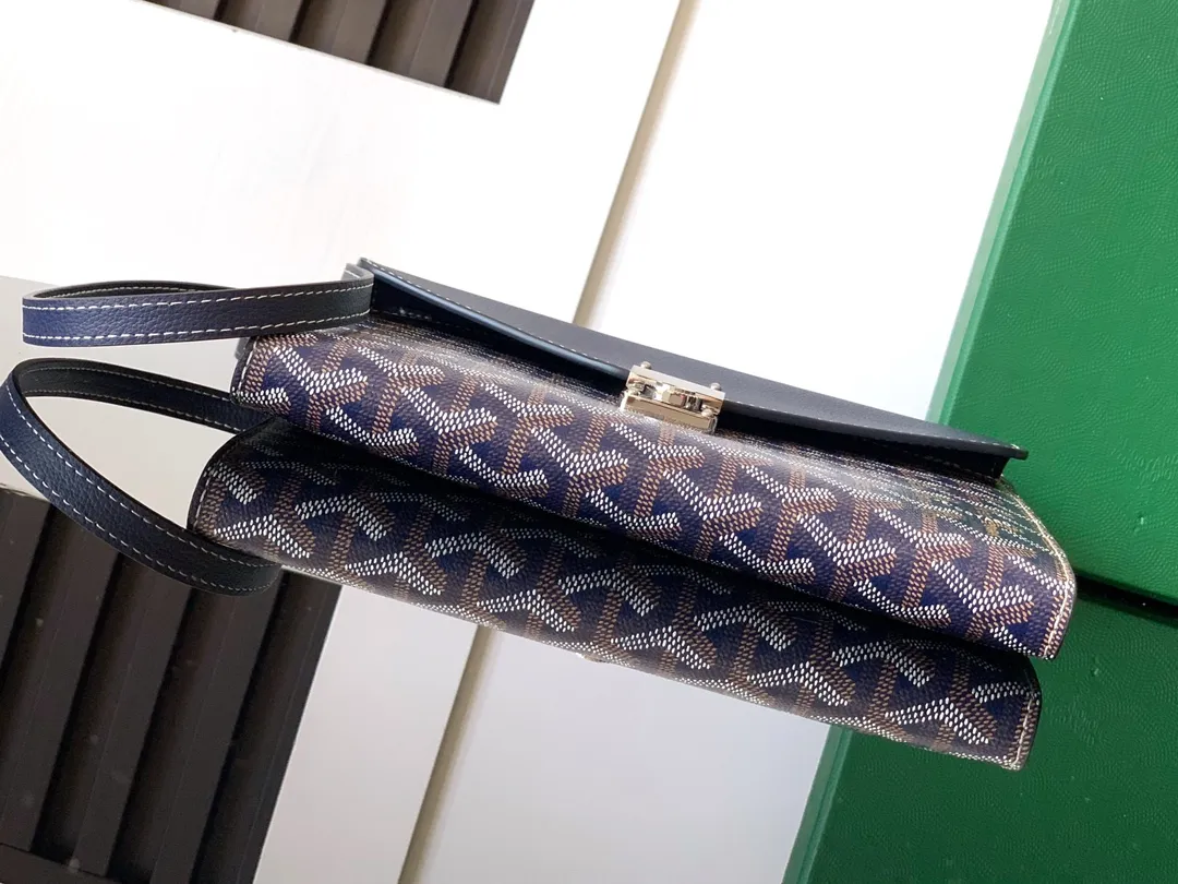 The design of the P1260 Chypre crossbody bag has the characteristics of a wallet and the concept of a handbag, which is both clever and practical. The bag has 6 card slots and a detachable and adjustable leather shoulder strap that can be worn on the shoulder, cross-body or hand-carried.  21 cm x 4 cm x 16 cm 🔎8063-Dark Blue