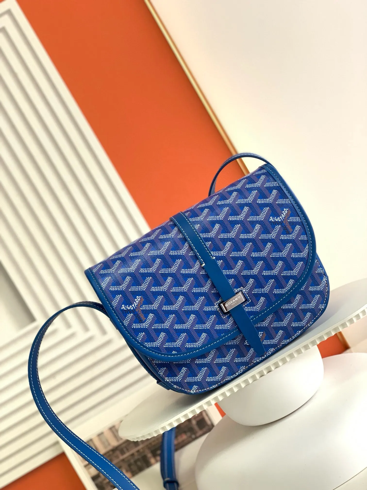 P1300🉐With packaging, the BELVÉDÉRE small bag is equipped with a smart shoulder strap and a secure closure system, suitable for various occasions, simple and elegant, lightweight and practical. Features multiple exterior and interior pockets to easily separate your belongings. Material: GOYARDINE canvas & DECIZE calf leather, detachable and adjustable shoulder strap, search code: 8016 pebbled pattern SIZE: size, weight: 16X7X22 (CM)