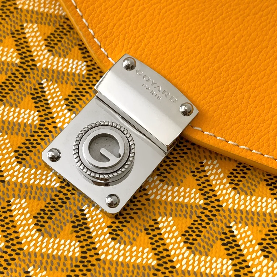 The design of the P1260 Chypre crossbody bag has the characteristics of a wallet and the concept of a handbag, which is both clever and practical. The bag has 6 card slots and a detachable and adjustable leather shoulder strap that can be worn on the shoulder, cross-body or hand-carried.  21 cm x 4 cm x 16 cm 🔎8063-yellow