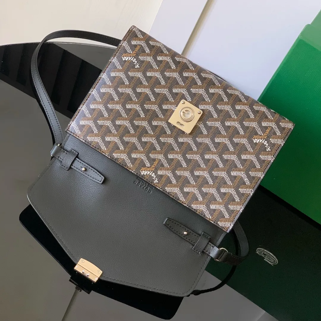 The design of the P1260 Chypre crossbody bag has the characteristics of a wallet and the concept of a handbag, which is both clever and practical. The bag has 6 card slots and a detachable and adjustable leather shoulder strap that can be worn on the shoulder, cross-body or hand-carried.  21 cm x 4 cm x 16 cm 🔎8063-Black