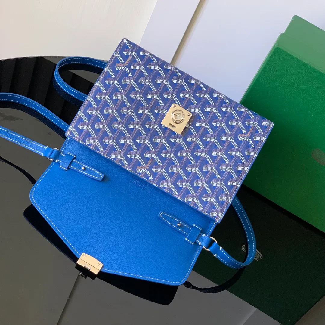 The design of the P1260 Chypre crossbody bag has the characteristics of a wallet and the concept of a handbag, which is both clever and practical. The bag has 6 card slots and a detachable and adjustable leather shoulder strap that can be worn on the shoulder, cross-body or hand-carried. 21 cm x 4 cm x 16 cm 🔎8063-Sky Blue