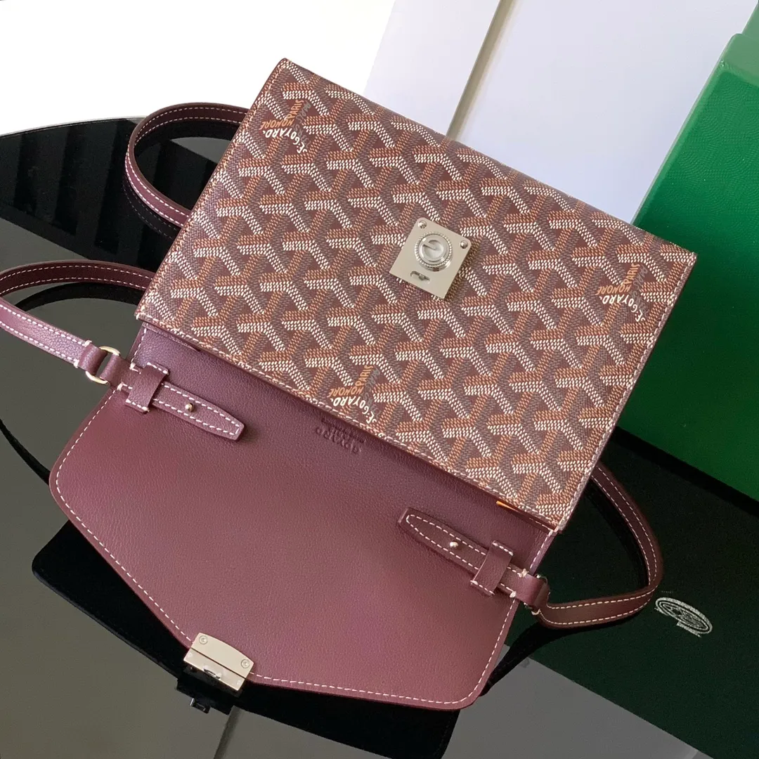 The design of the P1260 Chypre crossbody bag has the characteristics of a wallet and the concept of a handbag, which is both clever and practical. The bag has 6 card slots and a detachable and adjustable leather shoulder strap that can be worn on the shoulder, cross-body or hand-carried.  21 cm x 4 cm x 16 cm 🔎8063-maroon