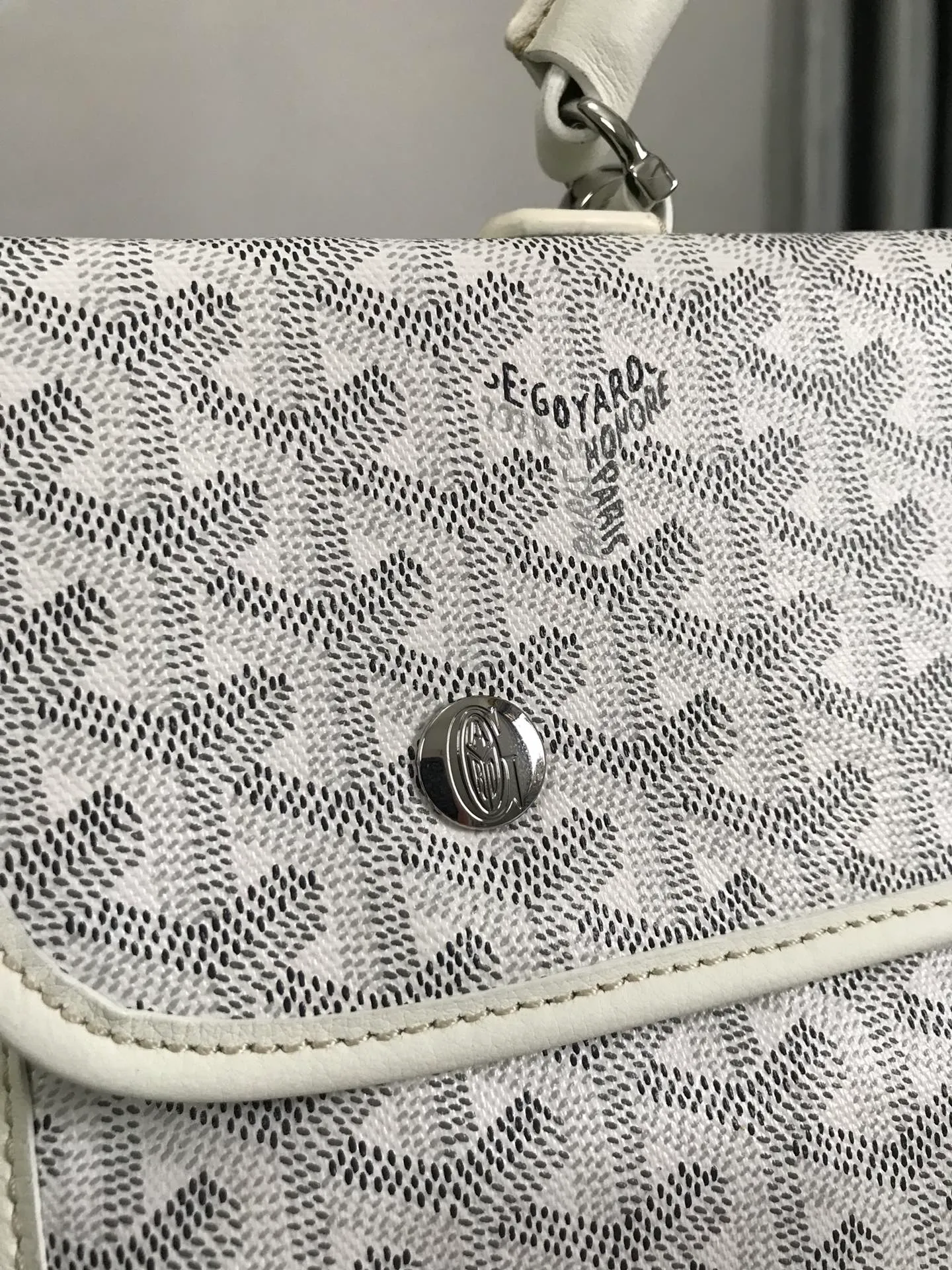 720❤️Goyard Saint Leger folding backpack The Saint Leger bag follows Goyard's consistent principles of modular design and functionality. It has a large internal space and is equipped with a detachable and adjustable shoulder strap. It can be cleverly converted into a briefcase or backpack. It is an indispensable and excellent companion for daily travel❤️ Size: 33*35*16cm 🔎: 020318/020191