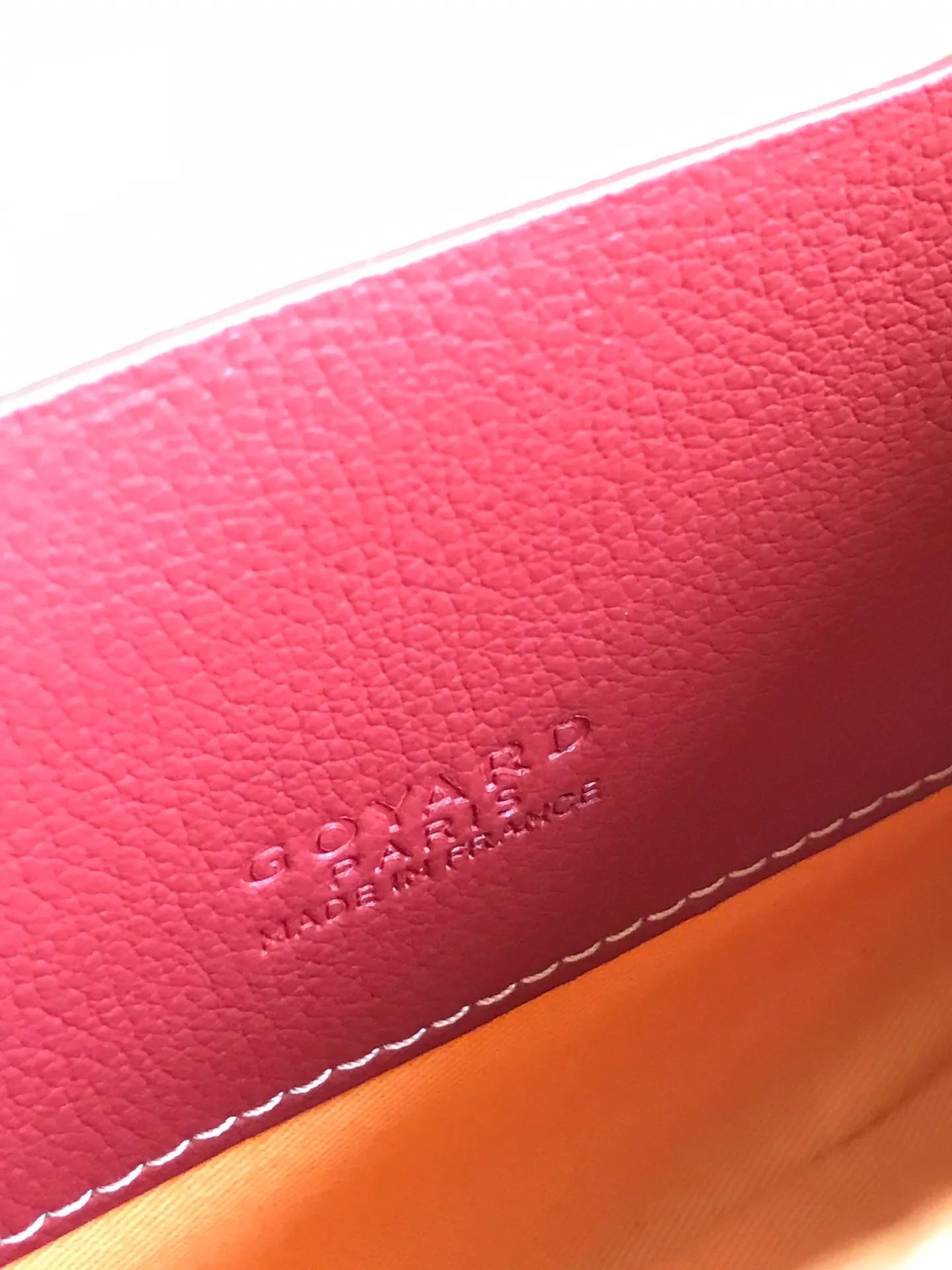 250❤️G0YARD (Goya) was founded in 1853 and has a history of more than 160 years. The fabric is woven with a mixture of linen, cotton and hemp fibers and then coated with smooth gum aldehyde. It is waterproof, strong and durable. It is highly favored by celebrities, royal families and nobles 👏🏻👏🏻 💍💍Vacuum electroplating hardware pull tag, inner mark leather tag car line outer ring pressing 㾗The effect can only be achieved by imported machines, update the latest practice of the counter. Small handbag size: 20*15cm 🔍020166