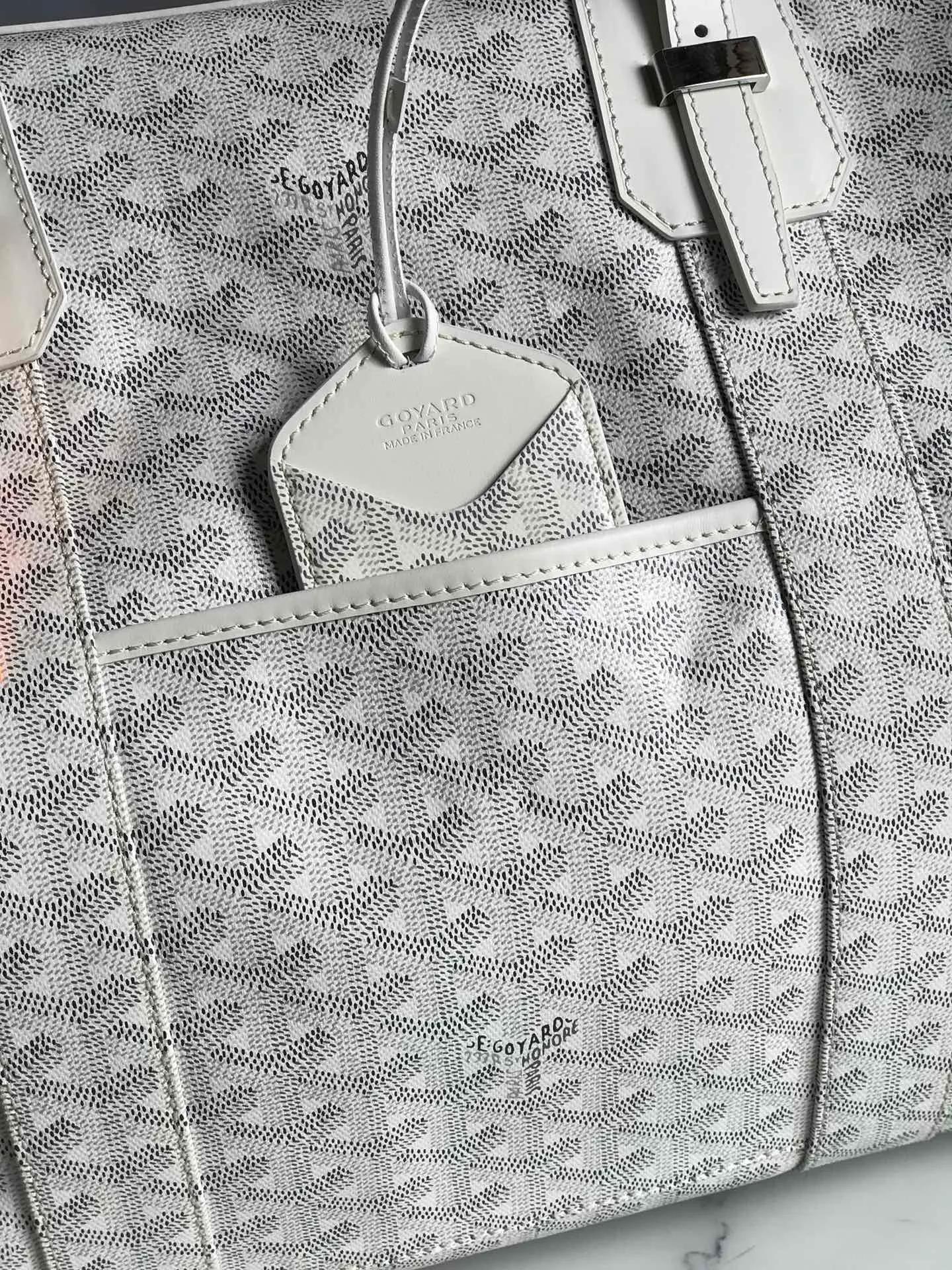 1250💝Boeing travel bag (length 55cm) is very suitable for friends who carry many items. It can be used in the cabin or as a luggage bag. The extra large capacity can hold all kinds of winter clothes, shoes, cosmetic bags... The handles made of first-layer cowhide ensure comfort when carrying, and the length is adjustable. Opening the side wings on both sides of the opening can increase the capacity. (Delivery tag) Size: 55cm x 32cm x 22cm 🔎020156