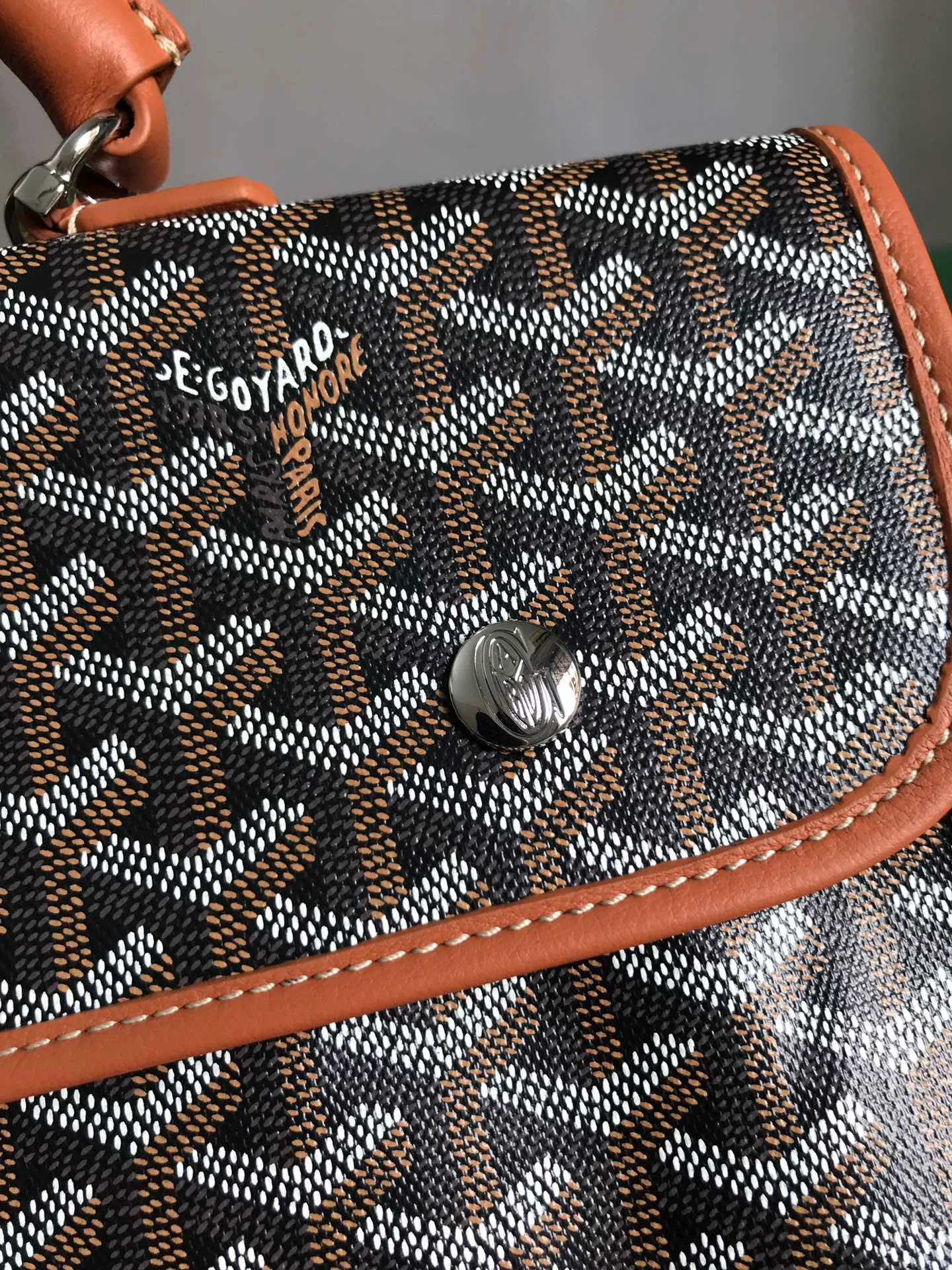 720 ❤️Goyard Saint Leger Folding Backpack The Saint Leger bag follows Goyard's consistent principles of modular design and functionality. It has a large internal space and is equipped with a detachable and adjustable shoulder strap. It can be cleverly converted into a briefcase or backpack. It is an indispensable and excellent companion for daily travel❤️ Size: 33*35*16cm 🔎: 020191