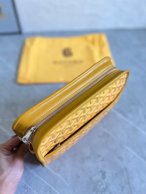 All categories Official website "Brand Women's Bags" Women's Bags 💙GOYARD 2025 new GOYARD toiletry bag