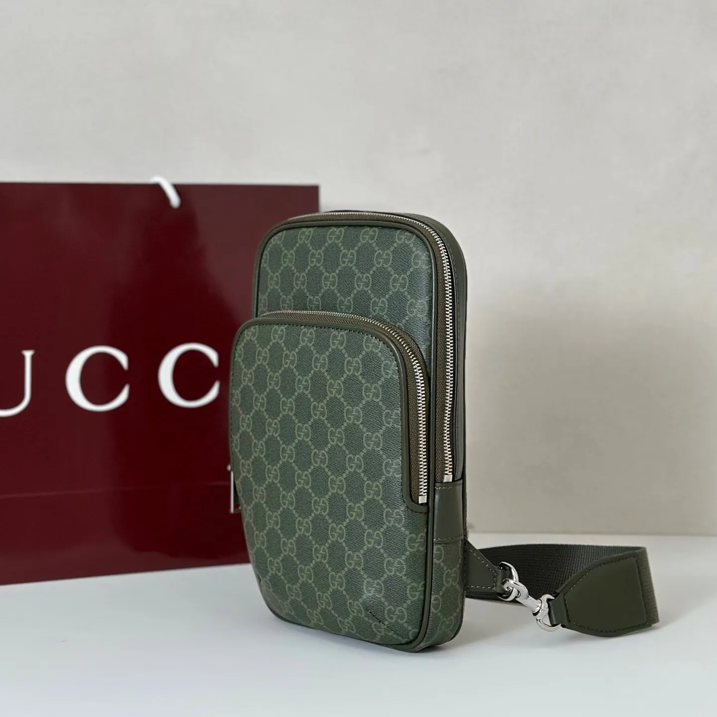 All categories 💚 Top version men’s bags 💚 GUCCI 2025 new GUCCI chest bag