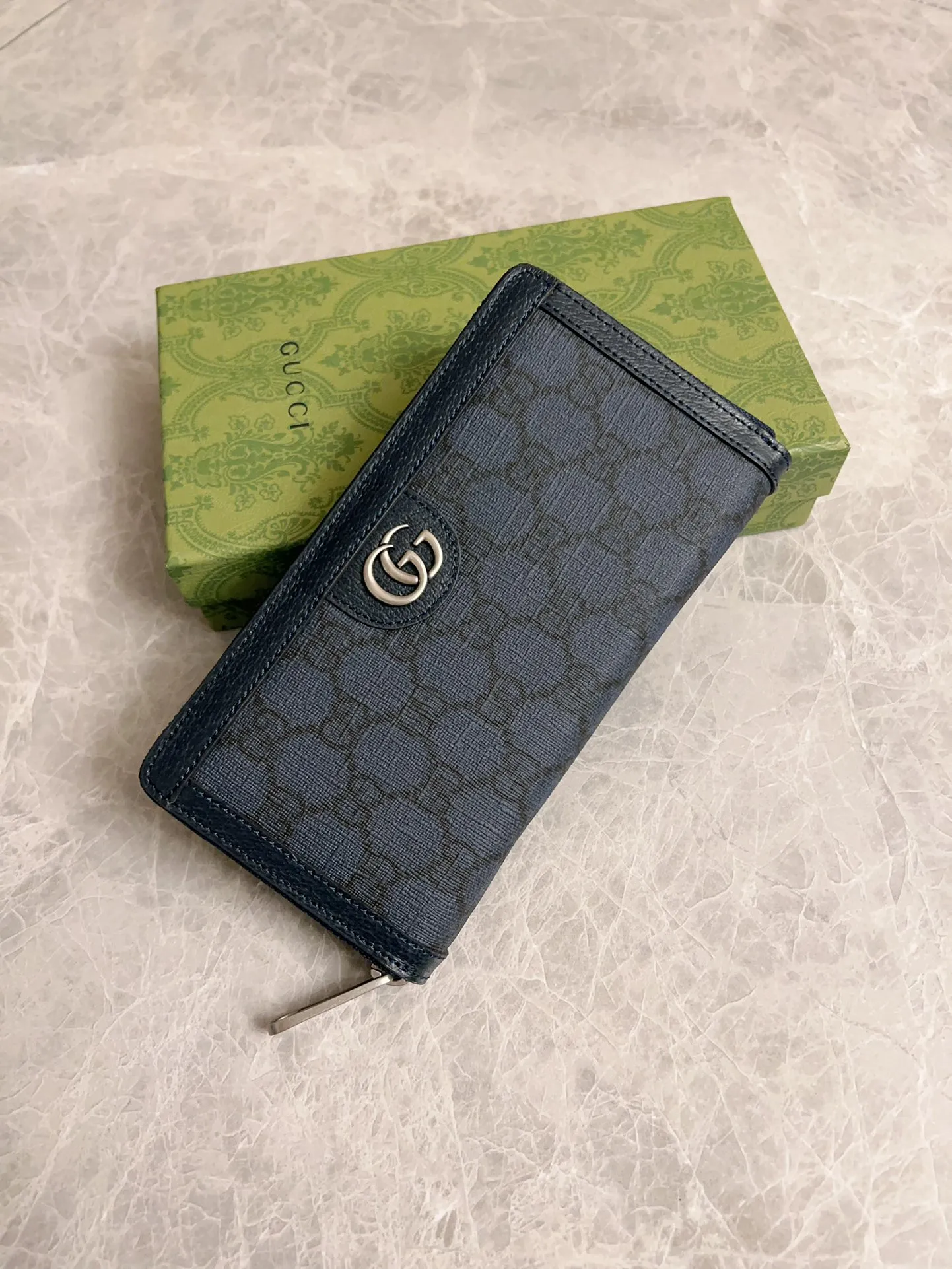 💰440 🇭🇺🇭🇺GucciO’s latest phidia series zipper bag, Ophidia series items have endless retro feelings. Dark blue GG Supreme canvas, dark blue cowhide piping, palladium tone hardware Double G Model: 706844 Dimensions: 19x 10x2.5cm Color: dark blue/pvc.