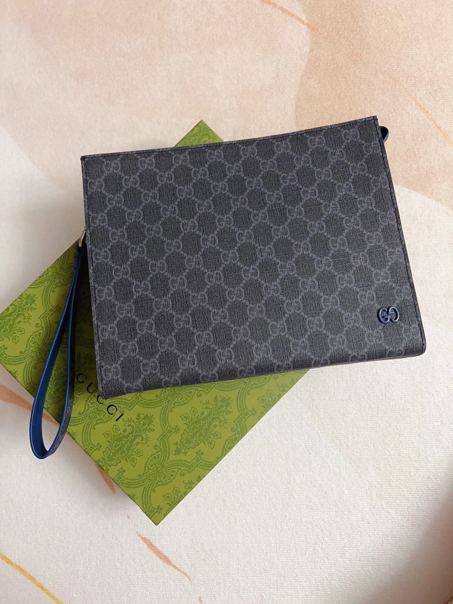 💰620 🇭🇺🇭🇺Counter quality, top original goods, series clutch bag, 🧬🧬 detachable wrist strap, 🧬🧬black PVC blue shipping style number 768255 size 18X26X6🧬🧬