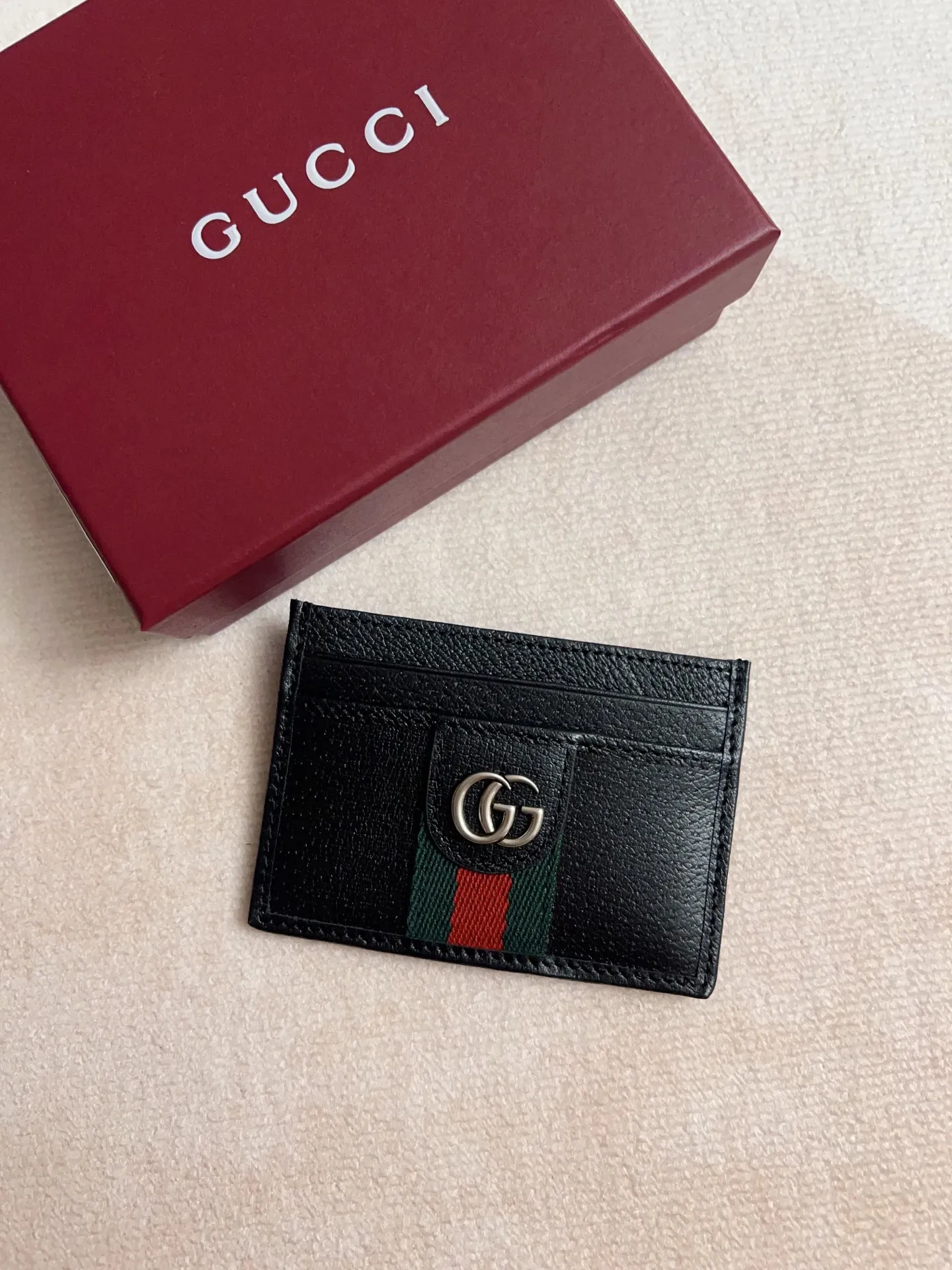 💰230🇭🇺🇭🇺 The new model is synchronized with the official website! Ophidia series ~ card holder, 🍊🍊 is made of GG Supreme original factory pig grain first-layer cowhide 🍊🍊 with iconic double G hardware marks, classic red and green webbing, exquisitely made! 🍊🍊Model number: 834795🍊🍊Size: 10x7cm, color: black