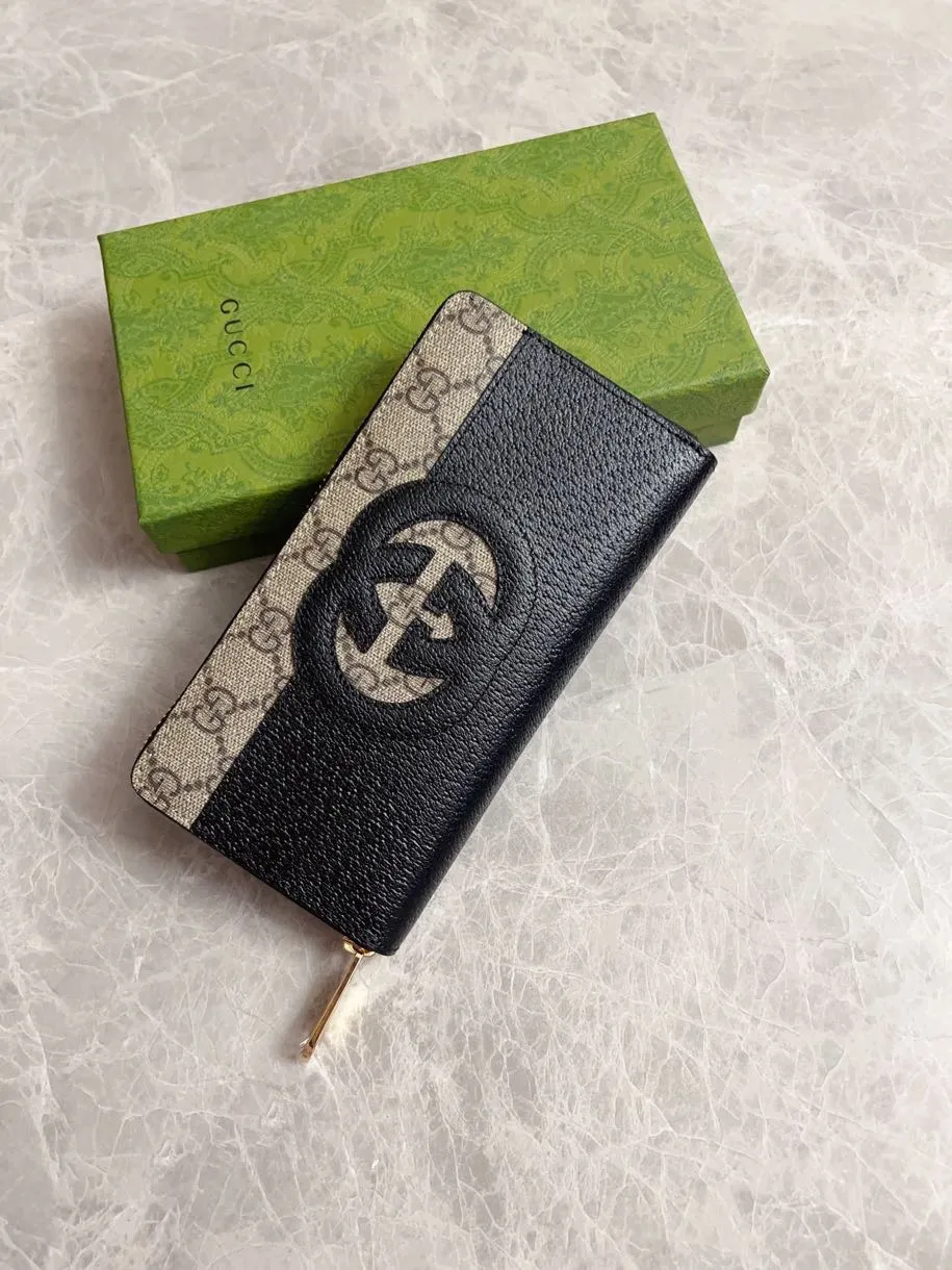 💰460🇭🇺🇭🇺Gucci’s latest ~ Men’s zipper wallet🪅🪅 embellished with hollow interlocking Double G details, cleverly matched with GG Supreme canvas, 🪅🪅Create an accessory with both modern style and classic style🪅🪅The iconic interlocking Double G logo, which comes from the brand founder Guccio Mr. Gucci's initials are constantly being reinterpreted in various forms and styles🪅🪅Model: 701423 Dimensions: 19x 10x 3cm