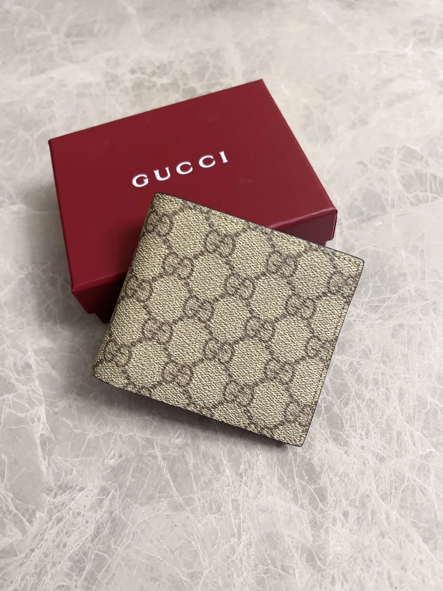 💰310🇭🇺🇭🇺GG Emblem series reinterprets the classic double G pattern with creative design and innovative functions. 🍃🍃New granular PVC fabric with original factory calfskin, fashionable and versatile! 🍃🍃Brown, black Model number: 821200 (insert cards on both sides) Size: 11x9cm