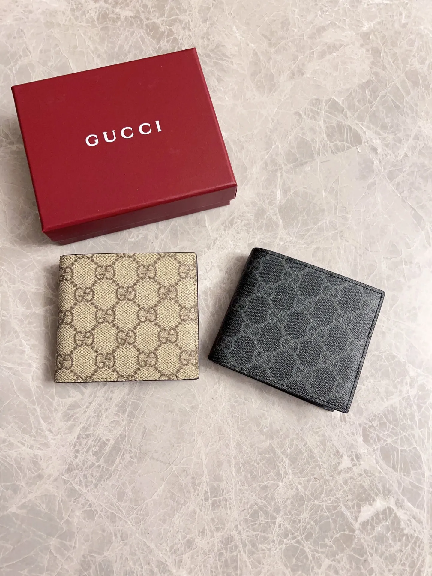 💰310🇭🇺🇭🇺GG Emblem series reinterprets the classic double G pattern with creative design and innovative functions. 🍃🍃New granular PVC fabric with original factory calfskin, fashionable and versatile! 🍃🍃Brown, black Model number: 821200 (insert cards on both sides) Size: 11x9cm