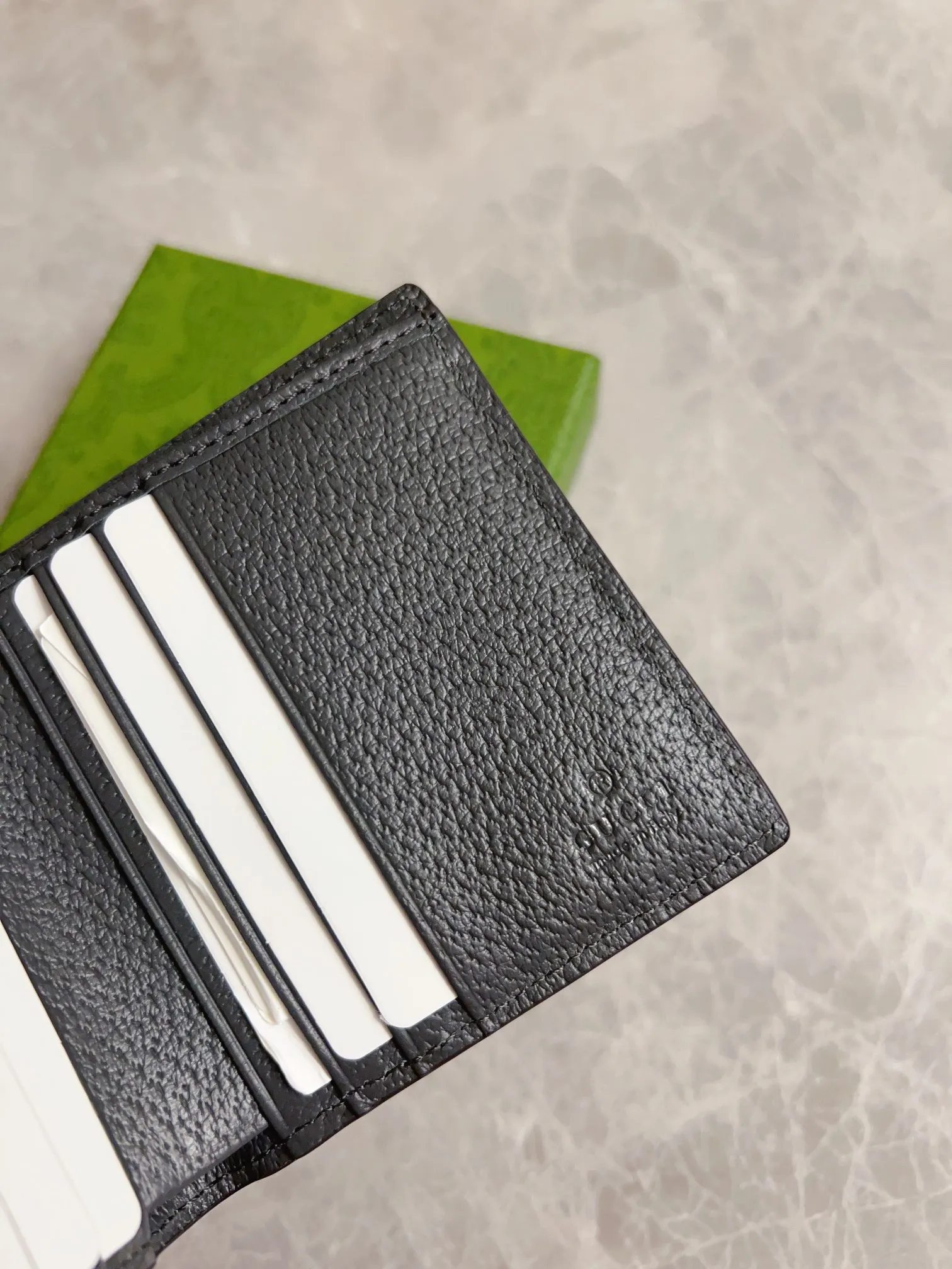 💰320 🇭🇺🇭🇺GucciO’s latest phidia series mid-length wallet bag, the Ophidia series items have endless retro feelings. Gray GG Supreme canvas, gray cowhide piping, palladium tone hardware Double G Model: 732016 Dimensions: 10x 10cm Color: gray/pvc.