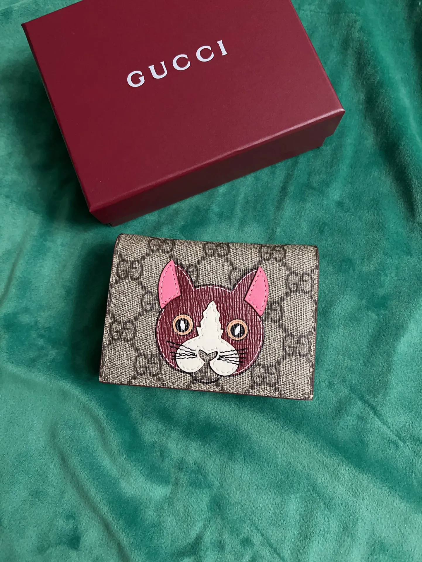 💰360 🇭🇺🇭🇺New products on official website! Exquisite small card holder~wallet🐹🐹PVC with burgundy calfskin, with cute and exquisite cartoon patterns on the leather! 🐹🐹Style number 818767, size: 11x8x3cm, 🐹🐹Little red cat, puppy, panda, owl, exquisite and cute! Original product!