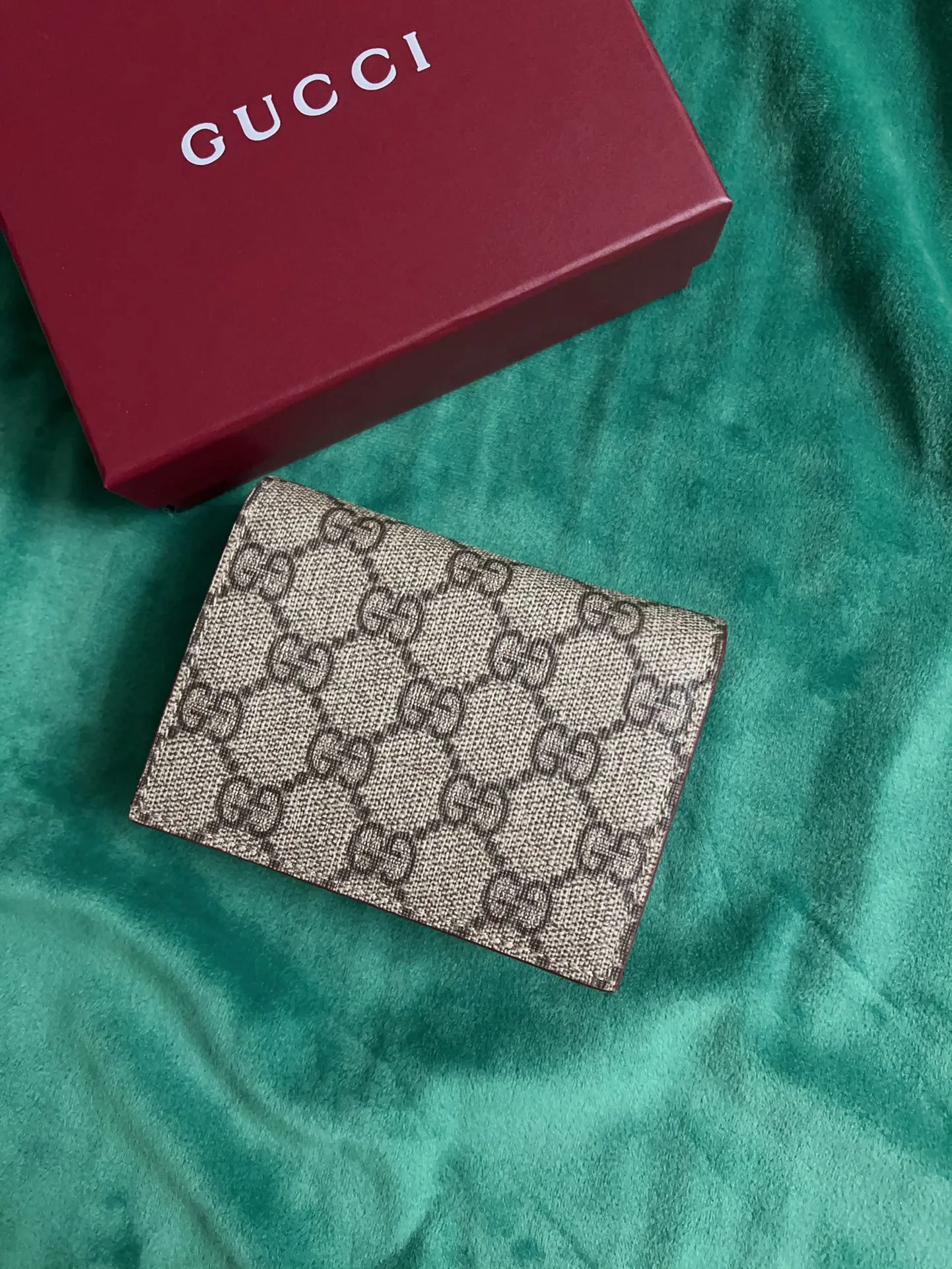 💰360 🇭🇺🇭🇺New products on official website! Exquisite small card holder~wallet🐹🐹PVC with burgundy calfskin, with cute and exquisite cartoon patterns on the leather! 🐹🐹Style number 818767, size: 11x8x3cm, 🐹🐹Little red cat, puppy, panda, owl, exquisite and cute! Original product!
