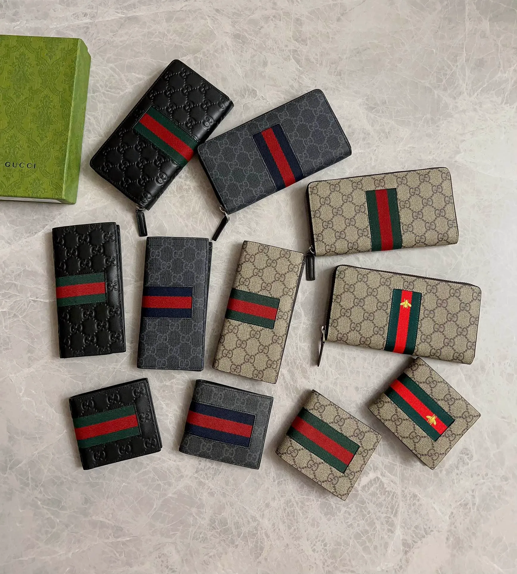 💰390 🇭🇺🇭🇺Original product, style number: 408831, counter quality 💯top imported cowhide! Made of original hardware, cotton zippers, oiled edges and fine workmanship. 😋😋Synchronized with counters. Size: 19x10x2.5cm. Color: pvc brown bee🐝