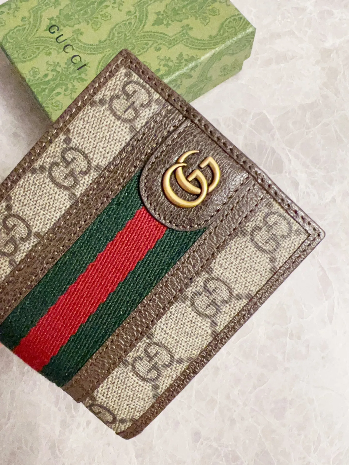 💰300🇭🇺🇭🇺 GG official website synchronizes the new style ~ short clip 🧵🧵GG Supreme Canvas series ~ brown pig pattern original cowhide inner compartment (insert card on one side and coin pocket on the other) is extremely exquisite in workmanship! 🧵🧵Red and green with bronze double G hardware is the mainstream, 🧵🧵Size: 11 width x 10 height cm, style number: 597609, color: brown PVC
