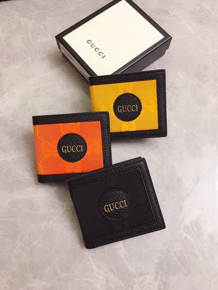 💰320 🇭🇺🇭🇺Official website sync new style‼ ️The 2020 early autumn Gucci Off The Grid series is the first series of Gucci Circular Lines. 🧵The design of this product line makes full use of a variety of recyclable and sustainably sourced organic bio-based materials 🧵Regenerated nylon is made of recyclable sewing threads and accessories 🧵Relying on a bright opaque background to highlight the brand's unique GG pattern element! 🧵Black leather piping, decorated with Gucci brand genuine cowhide logo! 🧵Model: 625573, size: 11x9cm
