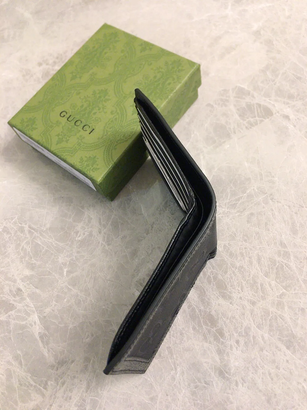 💰320 🇭🇺🇭🇺Official website sync new style‼ ️The 2020 early autumn Gucci Off The Grid series is the first series of Gucci Circular Lines. 🧵The design of this product line makes full use of a variety of recyclable and sustainably sourced organic bio-based materials 🧵Regenerated nylon is made of recyclable sewing threads and accessories 🧵Relying on a bright opaque background to highlight the brand's unique GG pattern element! 🧵Black leather piping, decorated with Gucci brand genuine cowhide logo! 🧵Model: 625573, size: 11x9cm