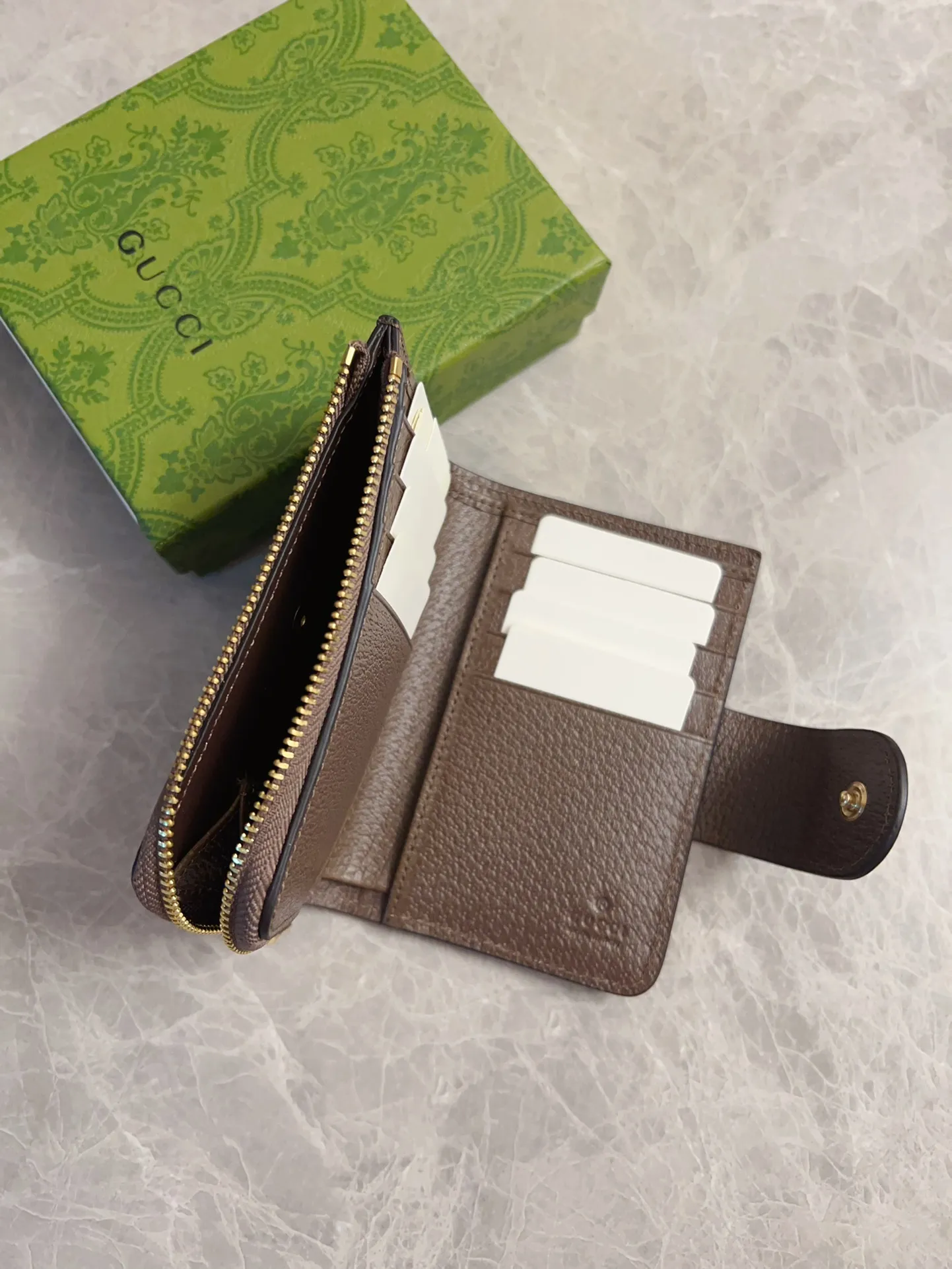 💰410 🇭🇺🇭🇺GG Marmont series card holder has arrived! Exquisite and generous! Model: 725662 Dimensions: 13x8.5x2cm. Color: PVC brown