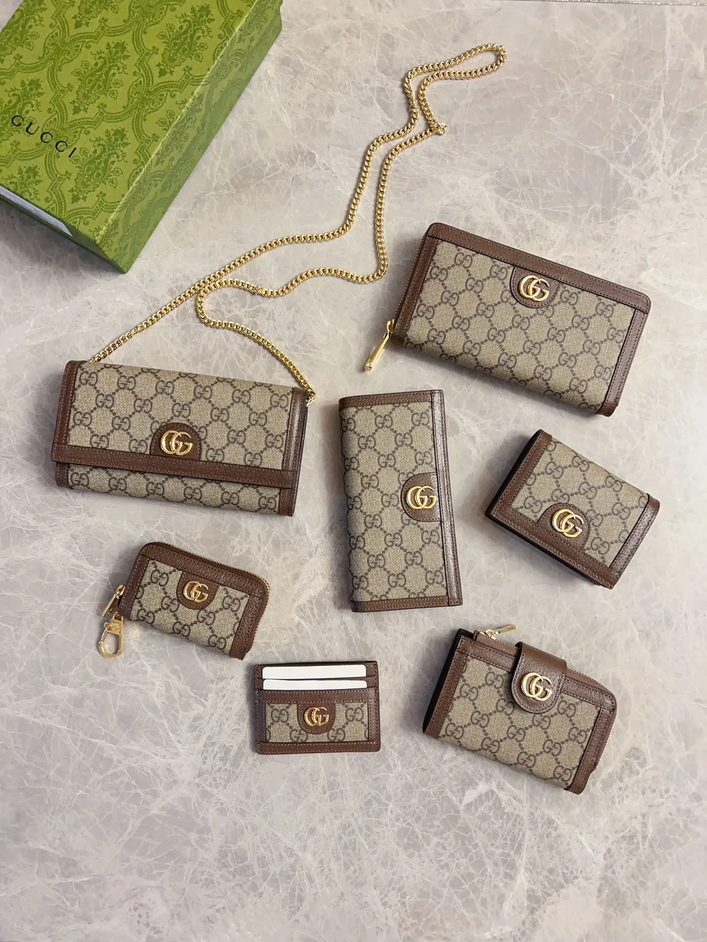 💰410 🇭🇺🇭🇺GG Marmont series card holder has arrived! Exquisite and generous! Model: 725662 Dimensions: 13x8.5x2cm. Color: PVC brown