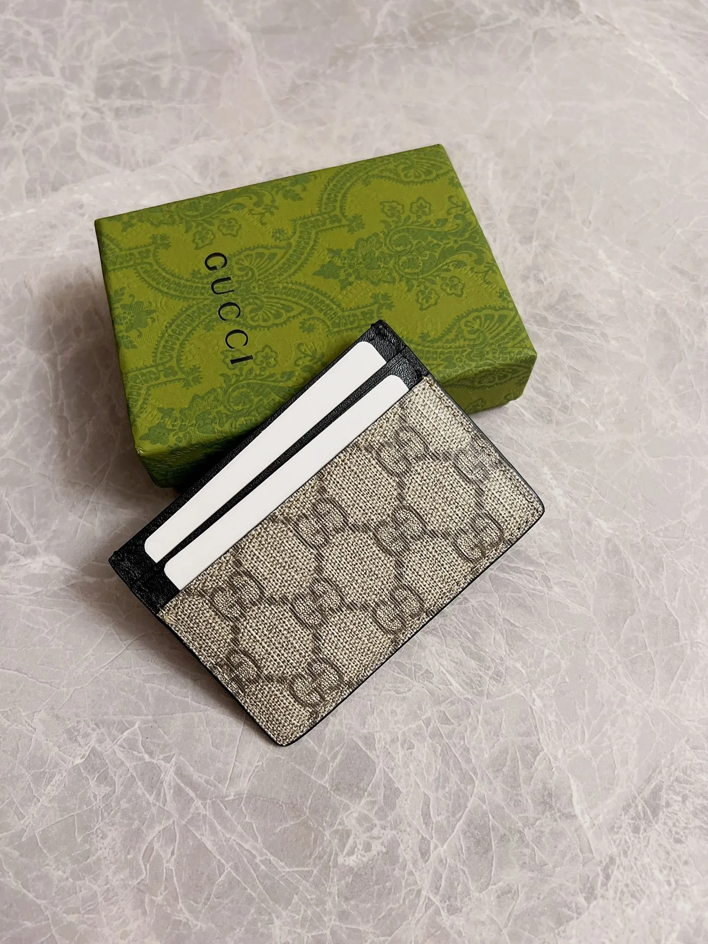💰200 🇭🇺🇭🇺New men’s small card holder! 🐍🐍Synchronized with the counter, original shaved leather with high-quality PVC fabric🐍🐍Tear-printed latest striped snake logo🐍🐍Oil edge and fine workmanship, simple and elegant, fashionable and domineering,🐍🐍Model: 451277, size: 10x7cm, color: brown PVC-black "Striped Snake"