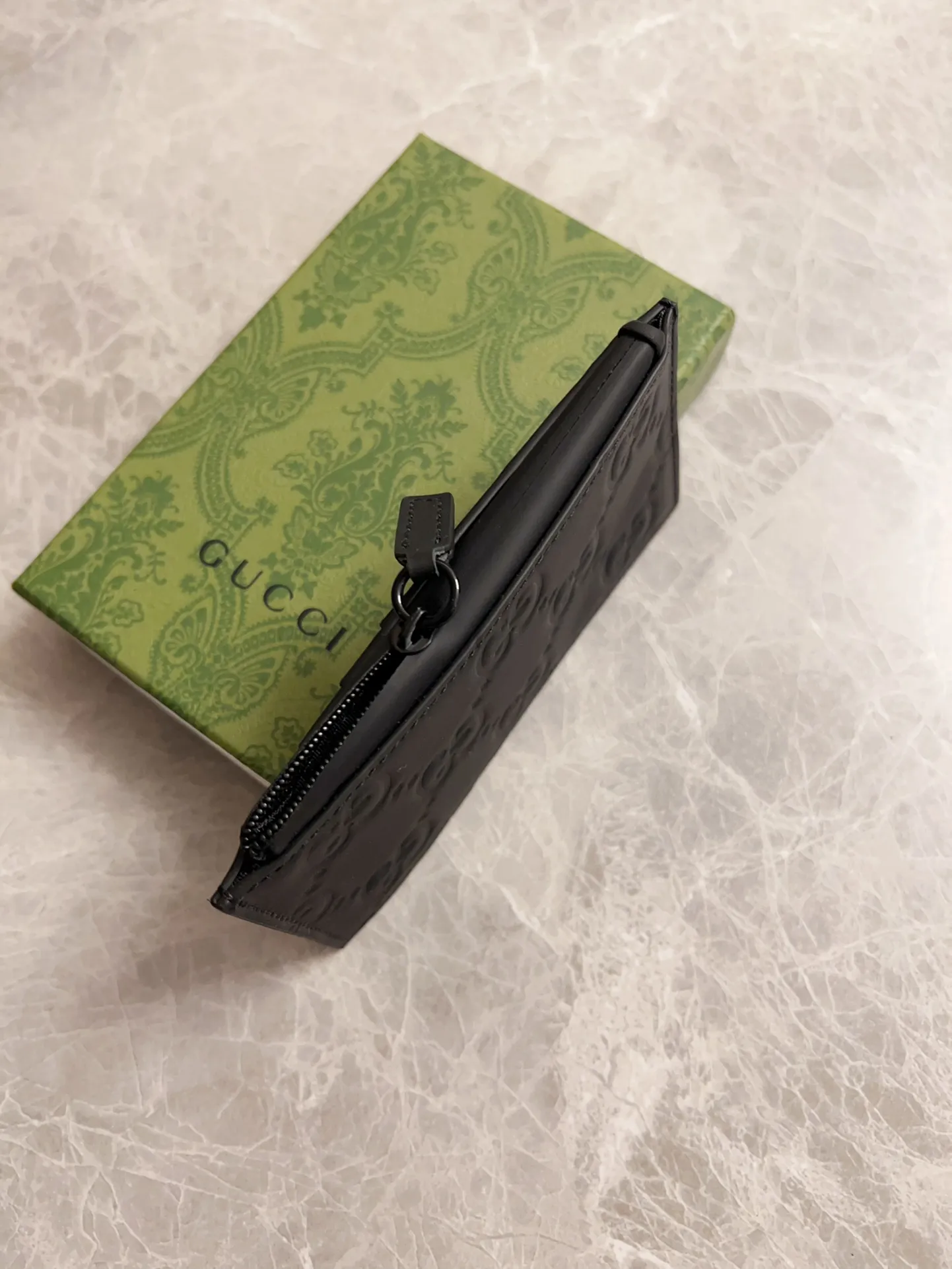 💰300 🇭🇺🇭🇺gucci’s new series of men’s models made of original black rubber effect are now available🎋🎋Model number: 771314, size: 14x7cm🎋🎋Counter quality, top original goods, real photos🎋🎋