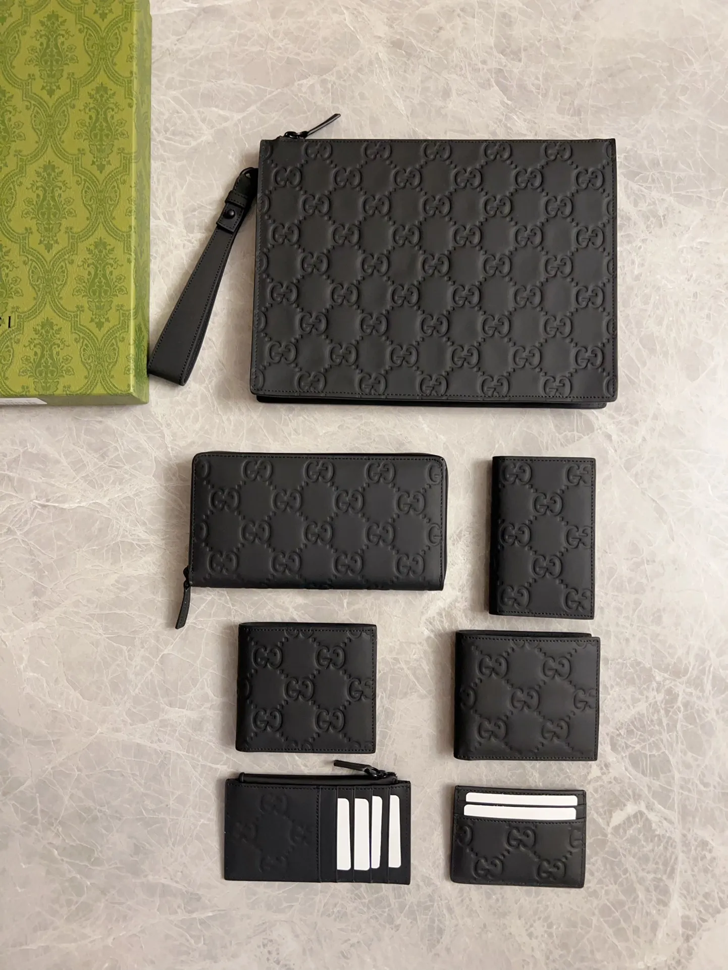 💰300 🇭🇺🇭🇺gucci’s new series of men’s models made of original black rubber effect are now available🎋🎋Model number: 771314, size: 14x7cm🎋🎋Counter quality, top original goods, real photos🎋🎋