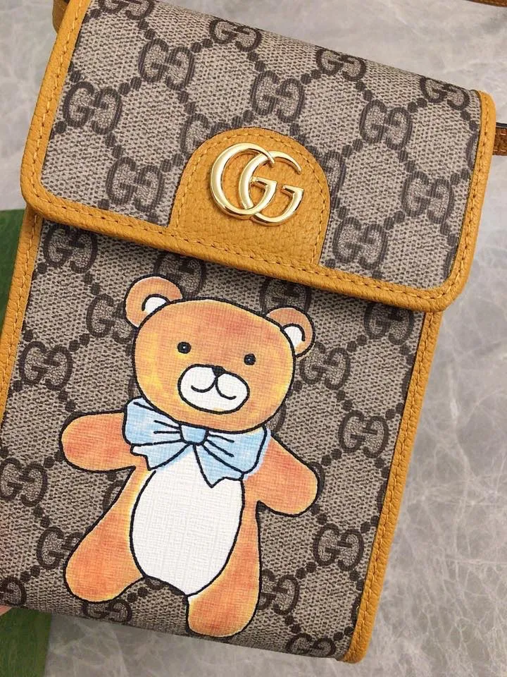 💰520🇭🇺🇭🇺GUCCI KAI Kim Jong-in Joint Bear Series🍃🍃 One-shoulder crossbody mobile phone bag🍃🍃Model: 660161, size: 11.5x18x3.5cm, 🍃🍃made from original leather!