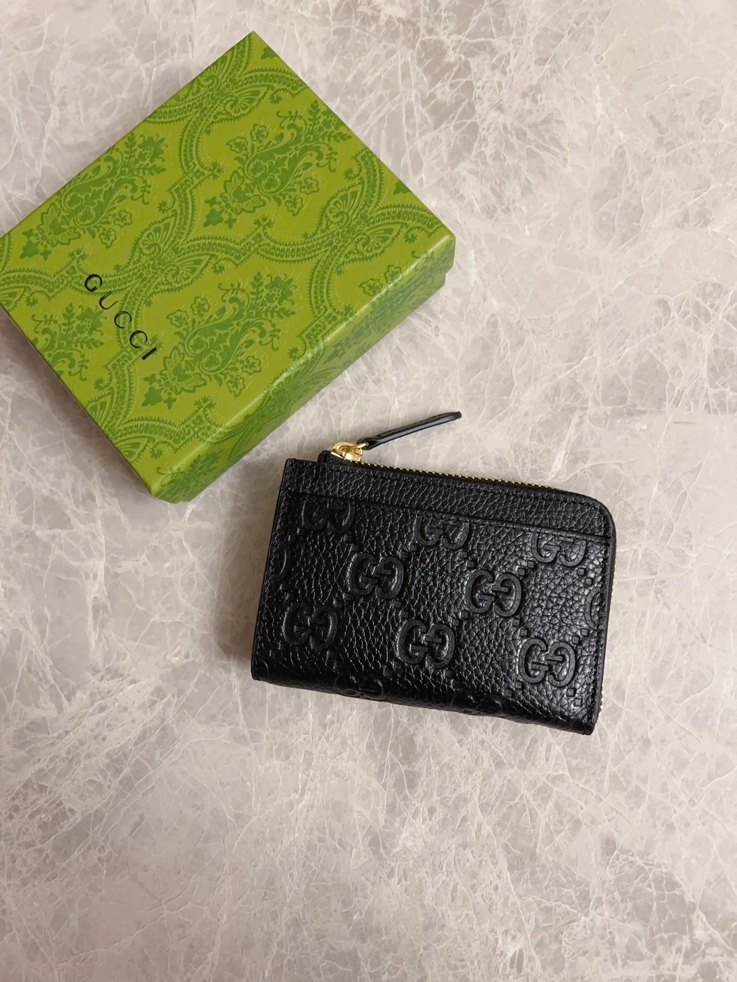 💰 400 🇮🇹🇮🇹New GG Emblem series super soft pink embossed/full leather wallet/card holder💋💋Model: 815936, size: 13x8.5x3cm