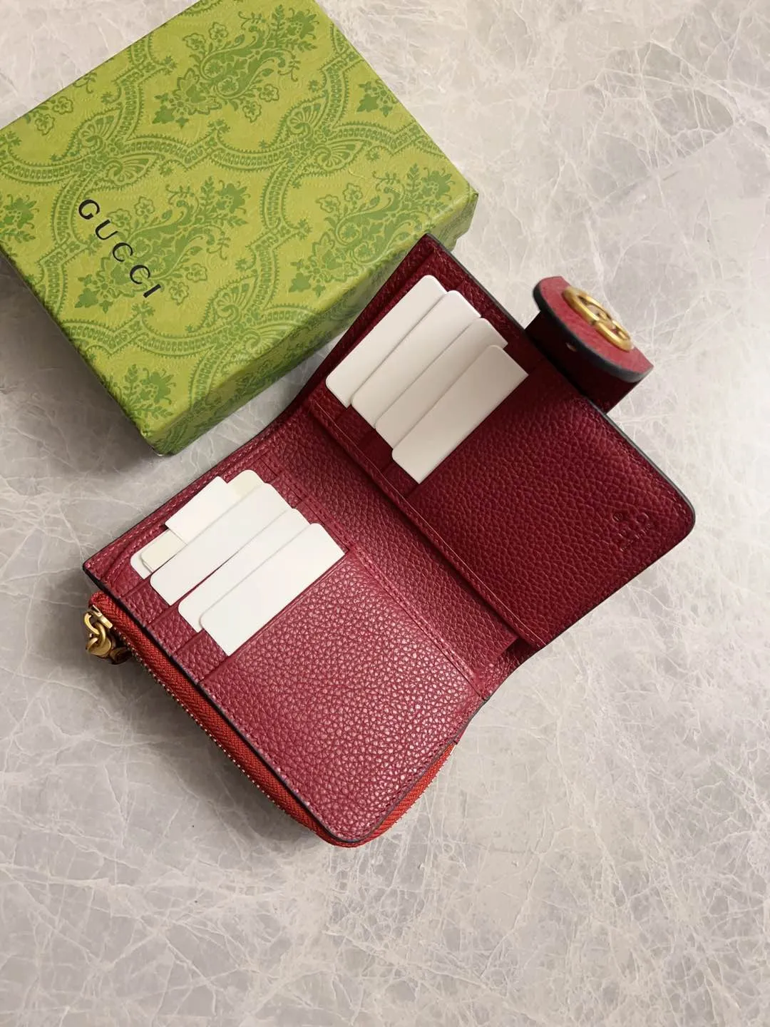 💰420 🇭🇺🇭🇺GG Marmont series card holder has arrived! Exquisite and generous! Model: 739498 Dimensions: 13x8.5x2cm. Color: black/burgundy/brown/original leather.