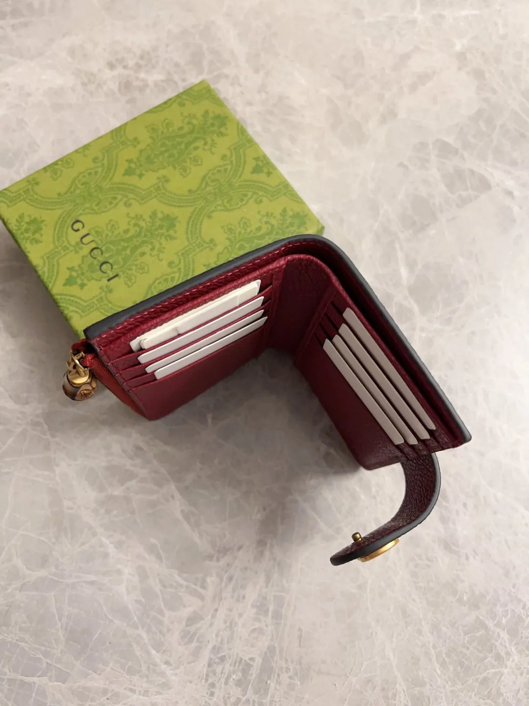 💰420 🇭🇺🇭🇺GG Marmont series card holder has arrived! Exquisite and generous! Model: 739498 Dimensions: 13x8.5x2cm. Color: black/burgundy/brown/original leather.