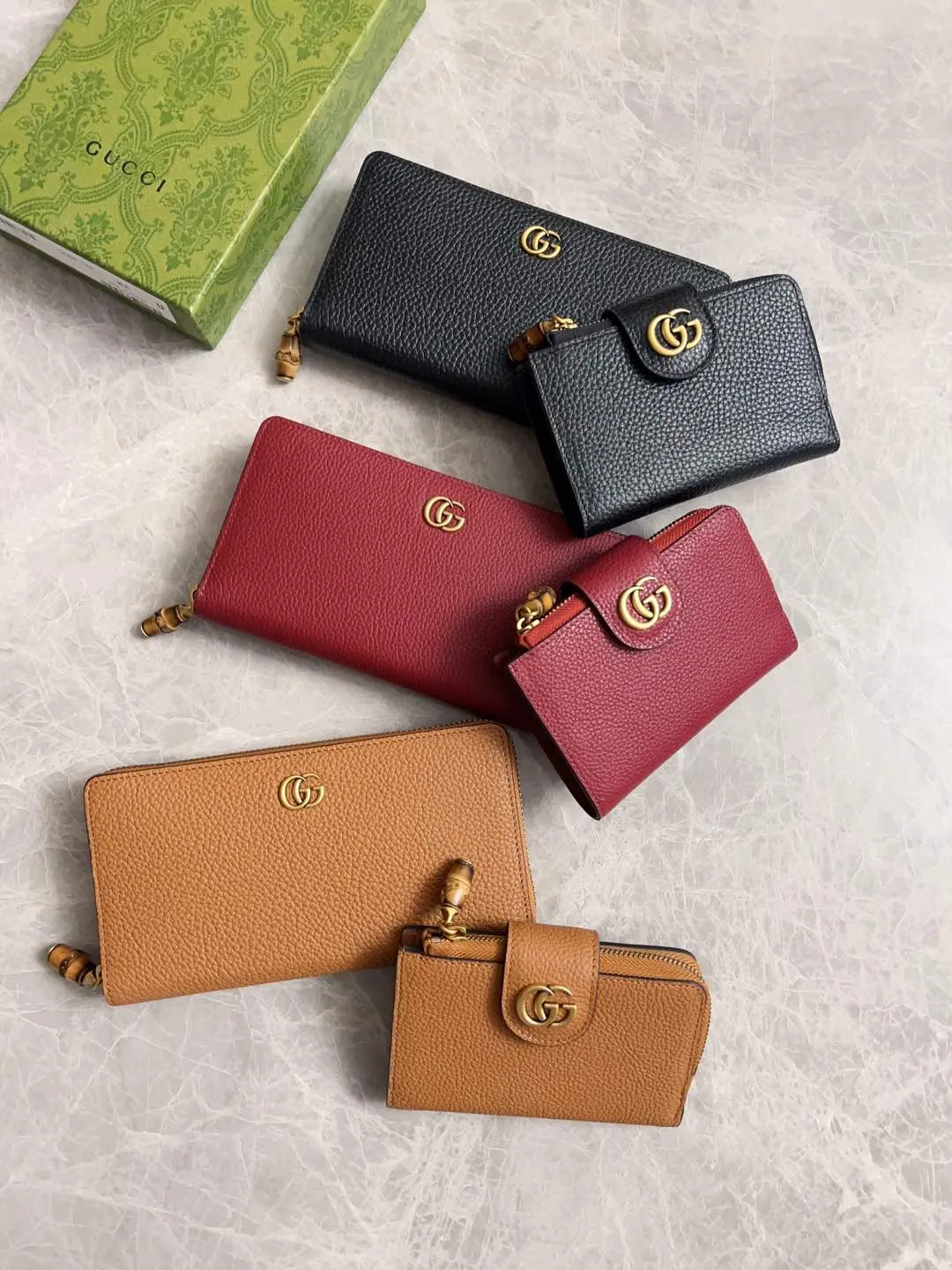 💰420 🇭🇺🇭🇺GG Marmont series card holder has arrived! Exquisite and generous! Model: 739498 Dimensions: 13x8.5x2cm. Color: black/burgundy/brown/original leather.
