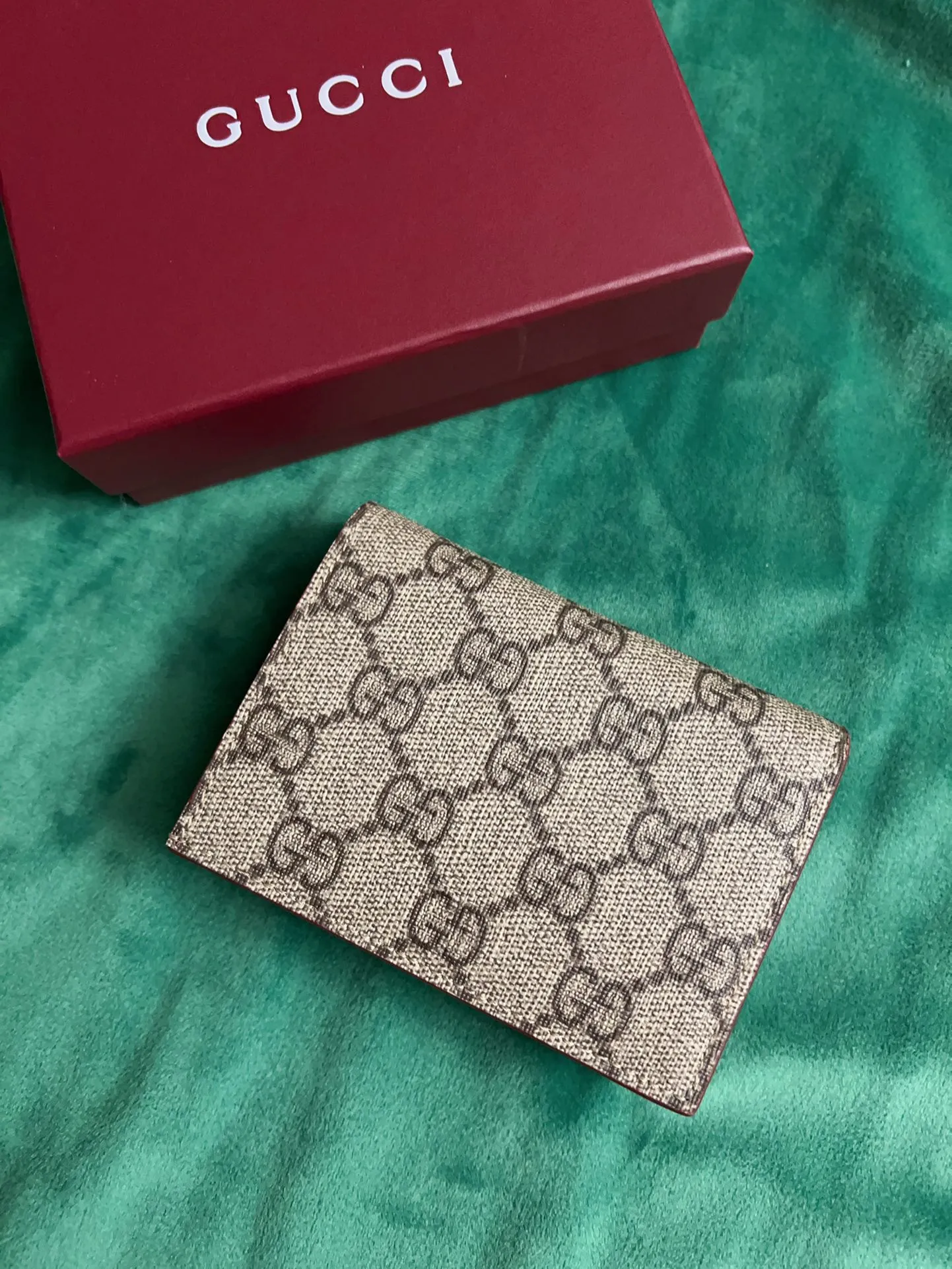 💰360 🇭🇺🇭🇺New products on official website! Exquisite small card holder~wallet🐹🐹PVC with burgundy calfskin, with cute and exquisite cartoon patterns on the leather! 🐹🐹Style number 818767, size: 11x8x3cm, 🐹🐹Little red cat, puppy, panda, owl, exquisite and cute! Original product!