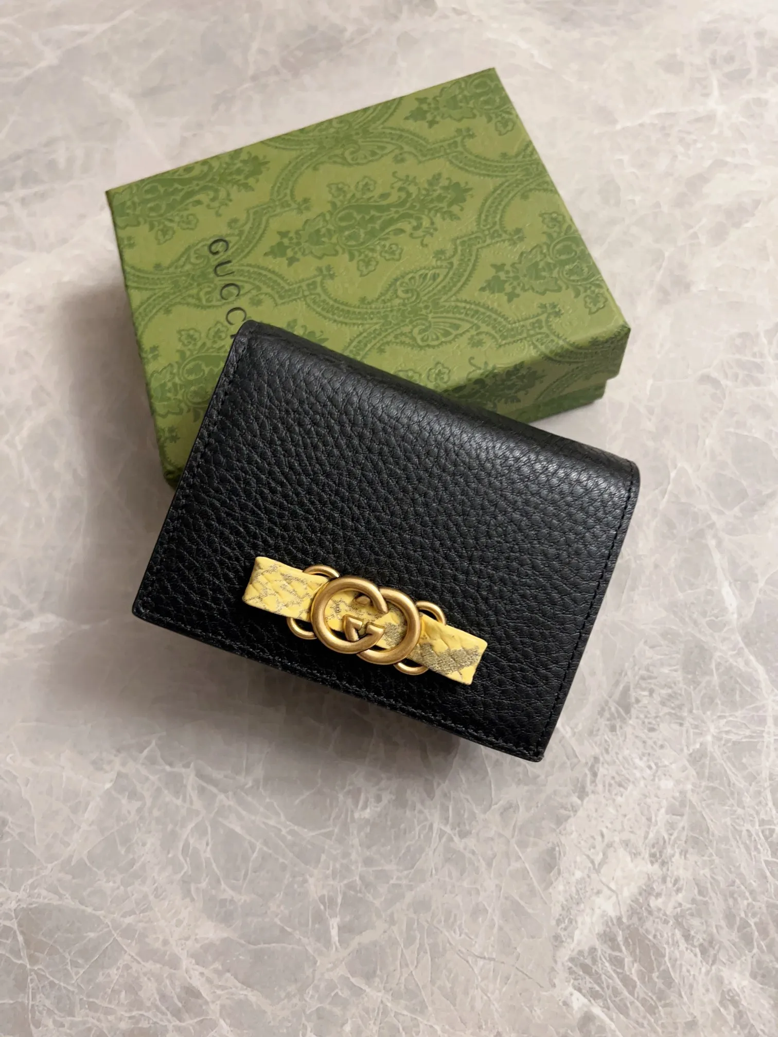 💰400 🇮🇹🇮🇹Gucci’s latest ~ small wallet with interlocking Double G python leather bow🍓🍓Exquisitely crafted from original factory calfskin, 🍓🍓The front bow is made with python leather piping and antique gold tone interlocking Double G details, 🍓🍓Iconic fashion item🍓🍓Model: 746059, Size: 11x 8.5x3cm