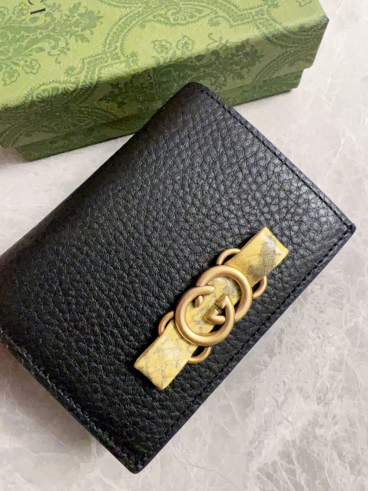 💰400 🇮🇹🇮🇹Gucci’s latest ~ small wallet with interlocking Double G python leather bow🍓🍓Exquisitely crafted from original factory calfskin, 🍓🍓The front bow is made with python leather piping and antique gold tone interlocking Double G details, 🍓🍓Iconic fashion item🍓🍓Model: 746059, Size: 11x 8.5x3cm