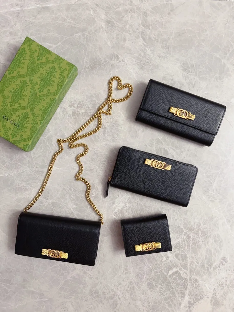 💰400 🇮🇹🇮🇹Gucci’s latest ~ small wallet with interlocking Double G python leather bow🍓🍓Exquisitely crafted from original factory calfskin, 🍓🍓The front bow is made with python leather piping and antique gold tone interlocking Double G details, 🍓🍓Iconic fashion item🍓🍓Model: 746059, Size: 11x 8.5x3cm