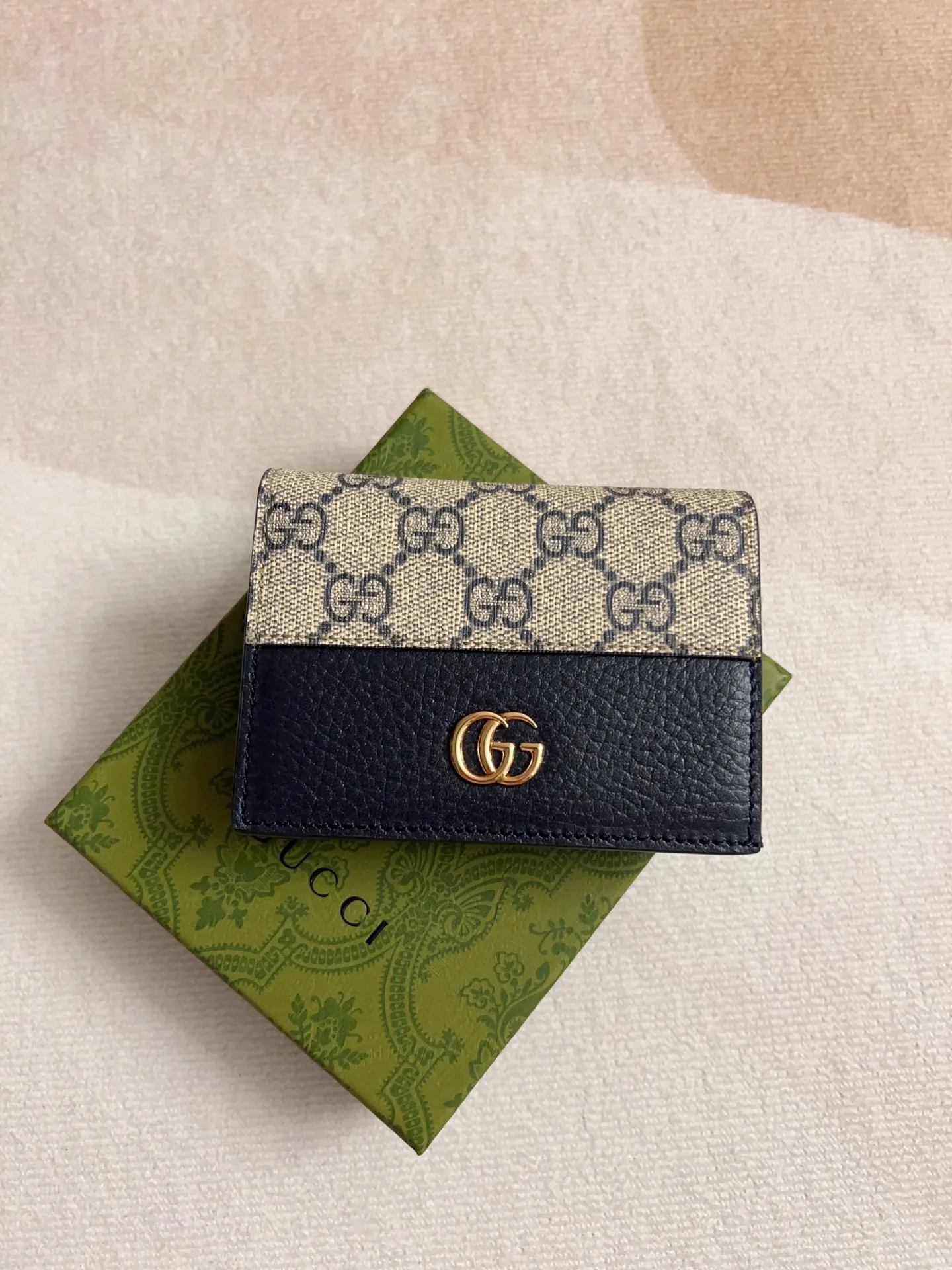 💰350 🇭🇺🇭🇺gucci new product! Using imported original leather and imported thread,‼ ️The new Ophidia series❣ Made of calfskin imported from Italy, equipped with classic double G hardware, a new style and contour support are now available. A structural shape in which the inner side is divided into intervals. 😘Made from top overseas hardware, 💍Model: 658610, Color: Blue PVC Size: 11x9x3cm