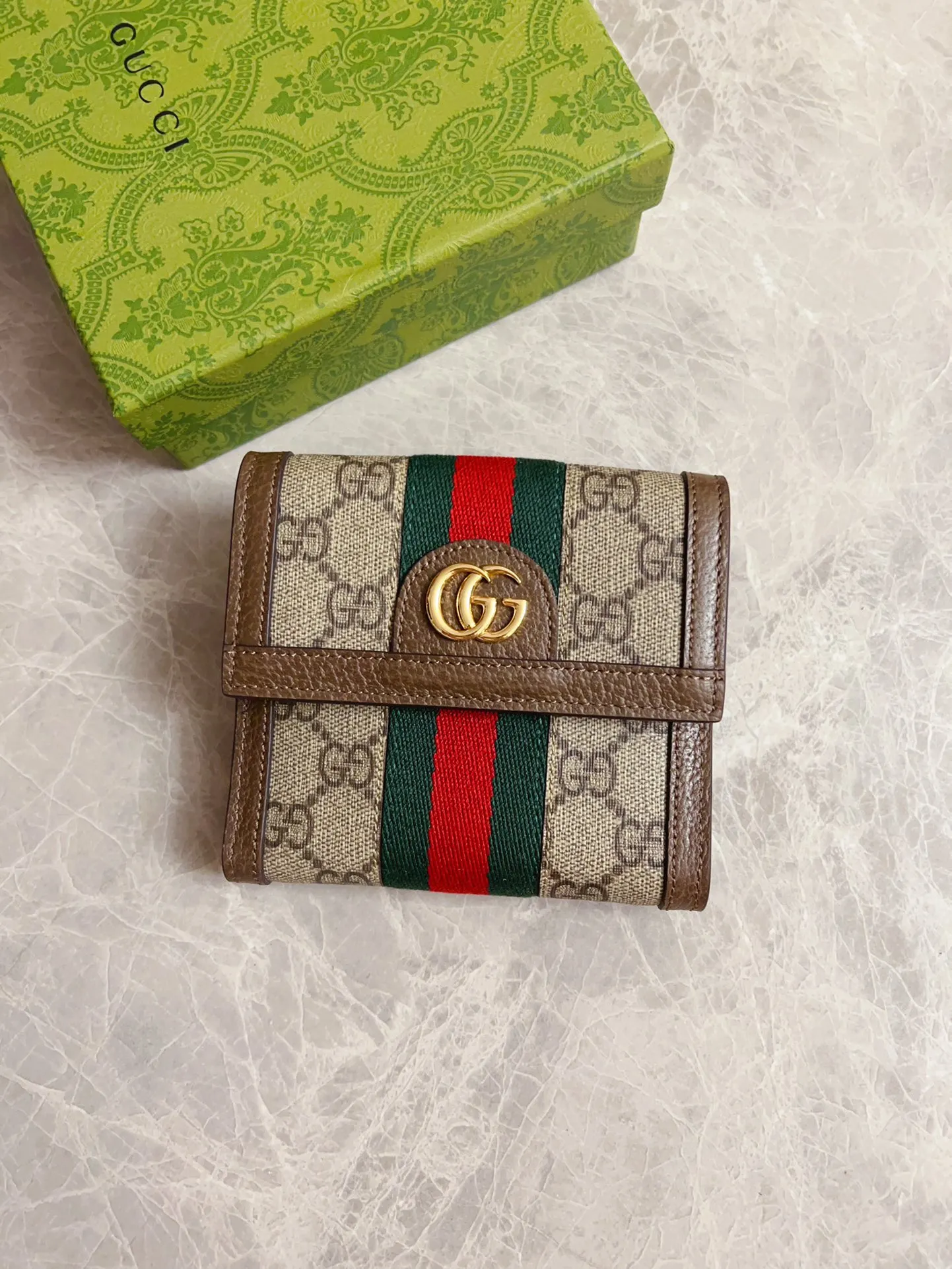 💰390 🇭🇺🇭🇺 The official website is synchronized with the new model! Ophidia series ~ short wallet with multiple card slots inside ~ coin purse 🍯🍯 made of GG Supreme high-grade PVC fabric 🍯🍯 with iconic double G hardware marks and classic red and green webbing, exquisitely made! 🍯🍯Model number: 523174, Size: W12xH11xD3cm, Color: Coffee