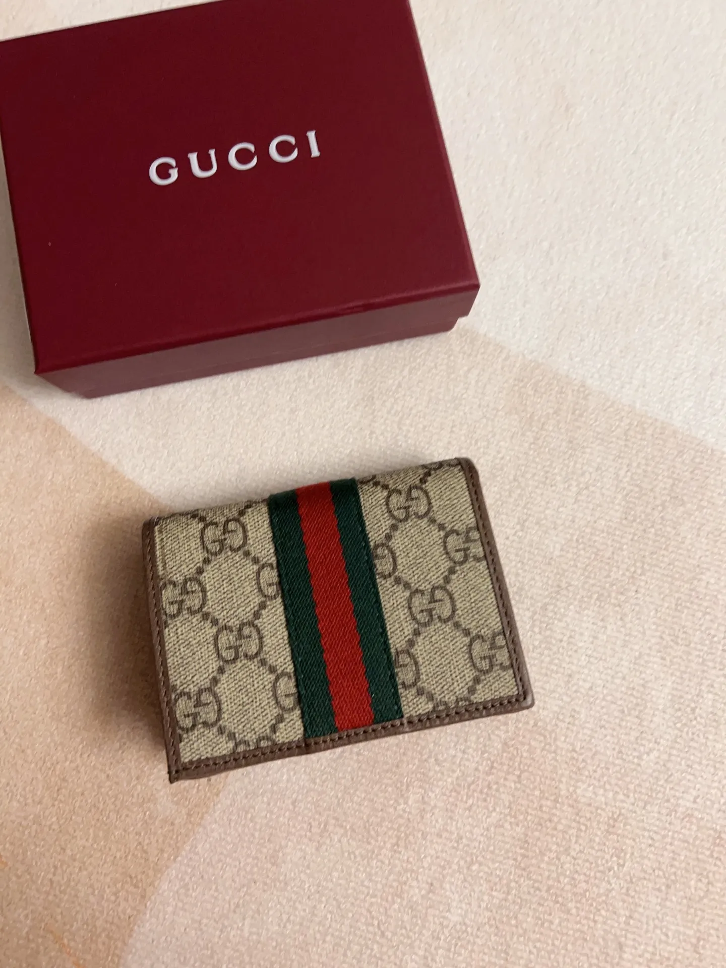 💰360 🇭🇺🇭🇺 official website synchronizes new styles! Ophidia series ~ short clip wallet, 🍉🍉 made of GG Supreme original factory pig grain first-layer cowhide with PVC 🍉🍉 equipped with iconic double G hardware marks, classic red and green webbing, exquisitely made! 🍉🍉Model number: 838487🍉🍉Size: 11x8x3cm, color: brown maroon