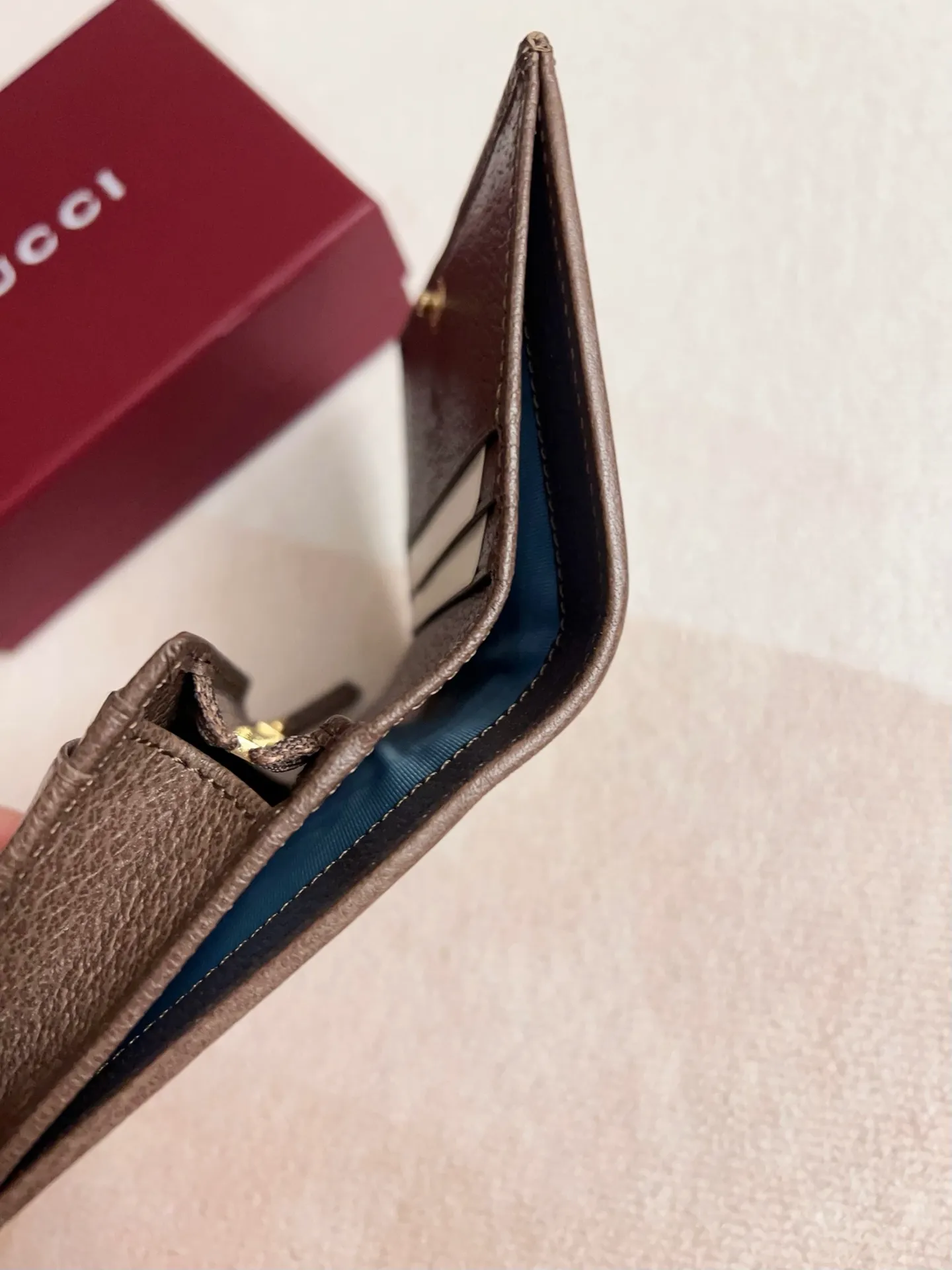 💰360 🇭🇺🇭🇺 official website synchronizes new styles! Ophidia series ~ short clip wallet, 🍉🍉 made of GG Supreme original factory pig grain first-layer cowhide with PVC 🍉🍉 equipped with iconic double G hardware marks, classic red and green webbing, exquisitely made! 🍉🍉Model number: 838487🍉🍉Size: 11x8x3cm, color: brown maroon