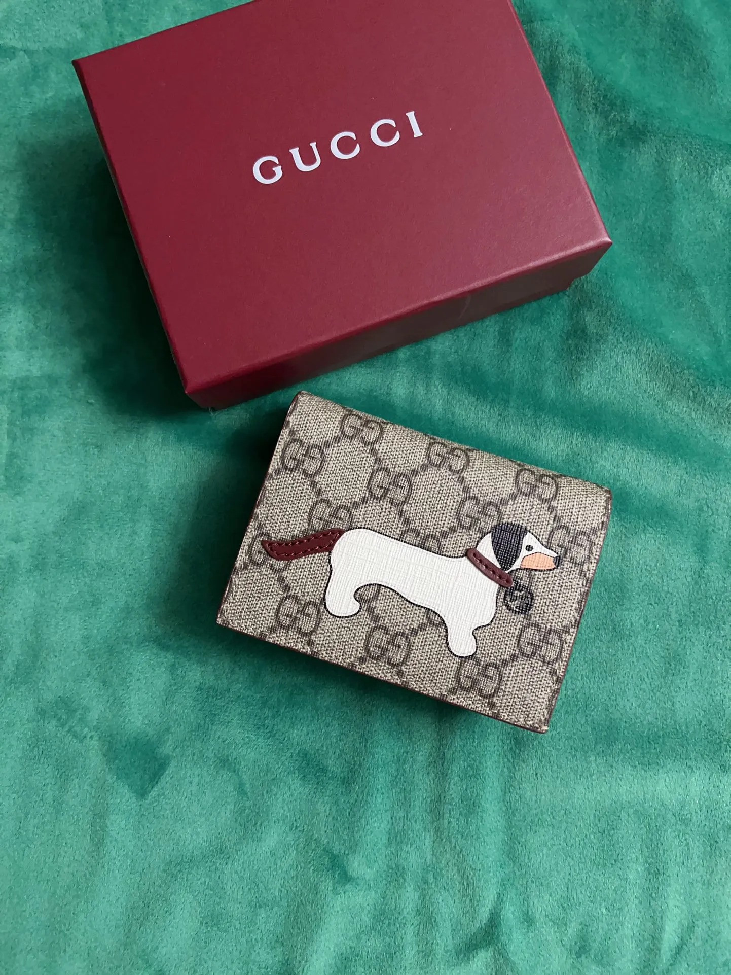 💰360 🇭🇺🇭🇺New products on official website! Exquisite small card holder~wallet🐹🐹PVC with burgundy calfskin, with cute and exquisite cartoon patterns on the leather! 🐹🐹Style number 818767, size: 11x8x3cm, 🐹🐹Little red cat, puppy, panda, owl, exquisite and cute! Original product!