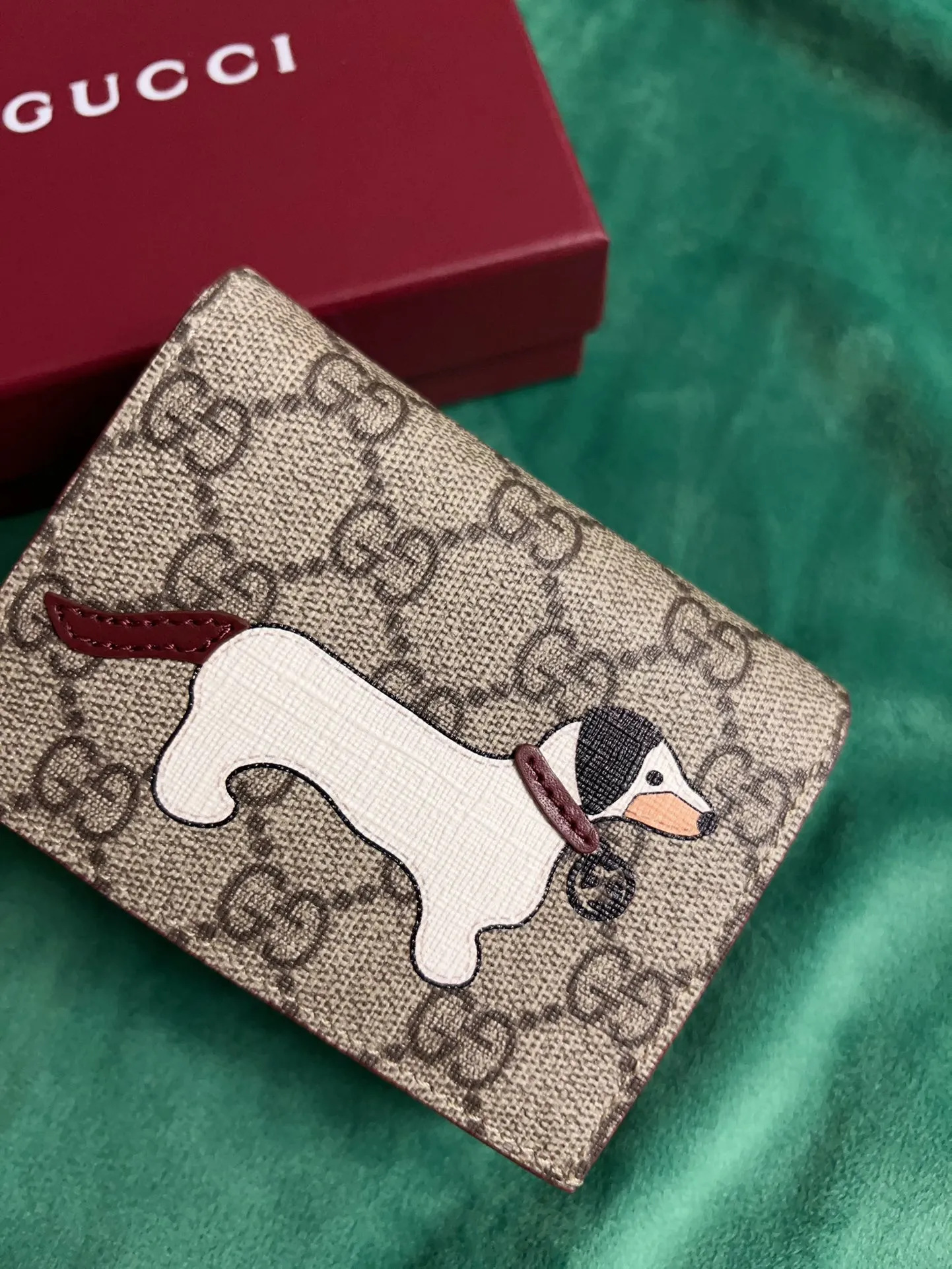 💰360 🇭🇺🇭🇺New products on official website! Exquisite small card holder~wallet🐹🐹PVC with burgundy calfskin, with cute and exquisite cartoon patterns on the leather! 🐹🐹Style number 818767, size: 11x8x3cm, 🐹🐹Little red cat, puppy, panda, owl, exquisite and cute! Original product!