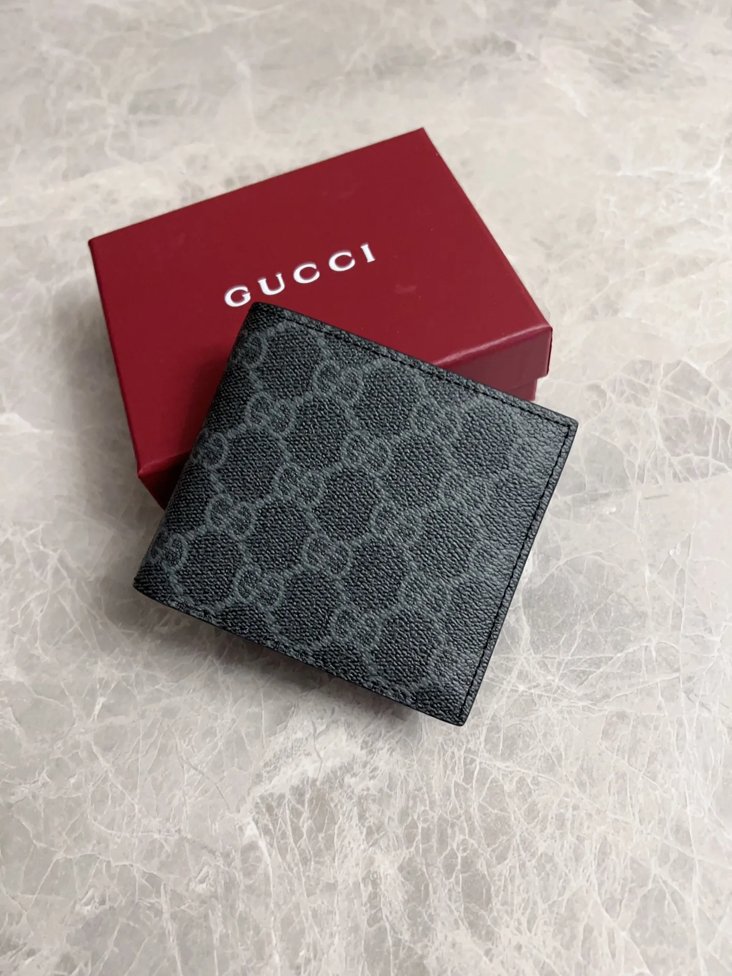 💰320🇭🇺🇭🇺GG Emblem series reinterprets the classic double G pattern with creative design and innovative functions. 🍃🍃New granular PVC fabric with original factory calfskin, fashionable and versatile! 🍃🍃Brown, black Style number: 821201 (card + coin bag) Size: 11x9cm